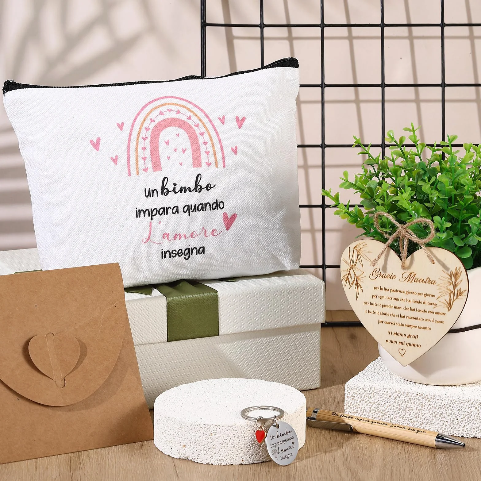 Jadive Set Regalo Maestra Fine Anno Borsa per Cosmetici Portachiavi Biglietto di Ringraziamento a Forma di Cuore in Legno Penna a Sfera in Legno Regalo Creativo Addio per Insegnante