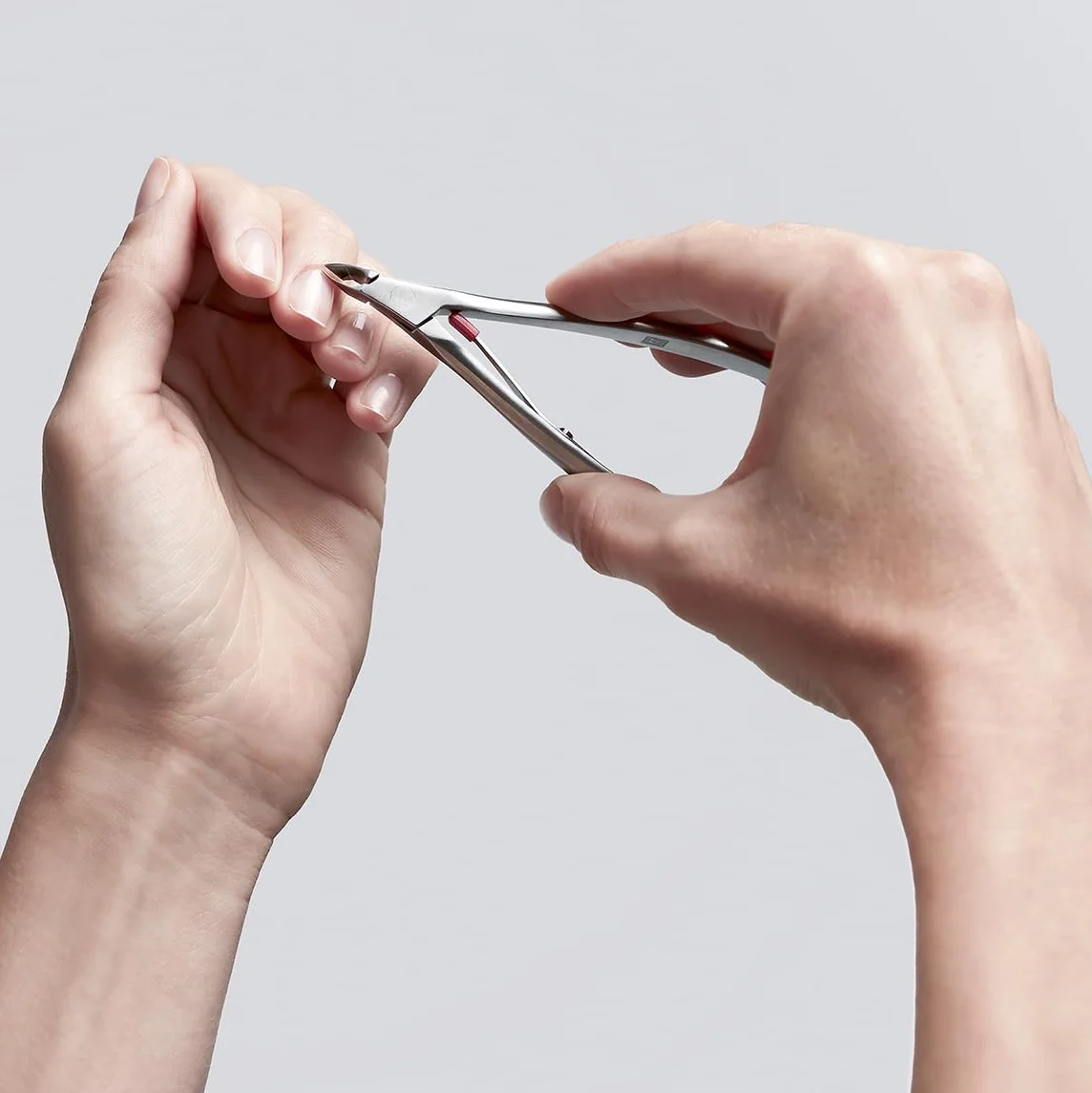 ZWILLING Tronchesino per cuticole 100 mm argento premium