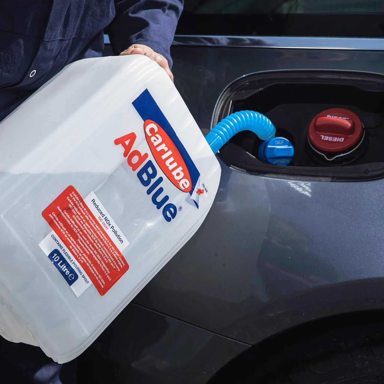 Carlube AdBlue 10L con Beccuccio Integrato Antigoccia, Fluido AUS32 per Motori Diesel Euro 4 5 6, Compatibile SCR, Riduce Emissioni NOx, Conforme ISO 22241