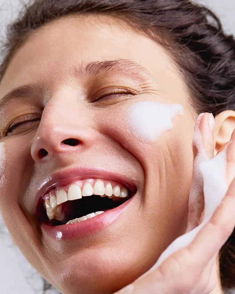 salted. Cozy Cloud | Gentle Foam Cleanser | 100 ml | Schiuma detergente delicata per pelli secche e sensibili | Rimuove il trucco e il sebo senza seccarsi | Con SeaSync, estratto di germe di grano e