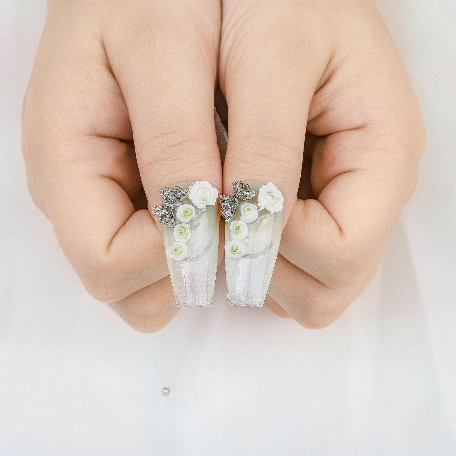 Bara lunga Chiodi a pressione Strass Gradiente Unghia finta Farfalla Rosa Unghie finte Brillantini Cristalli Unghie con colla riutilizzabile per donne e ragazze 10Pz
