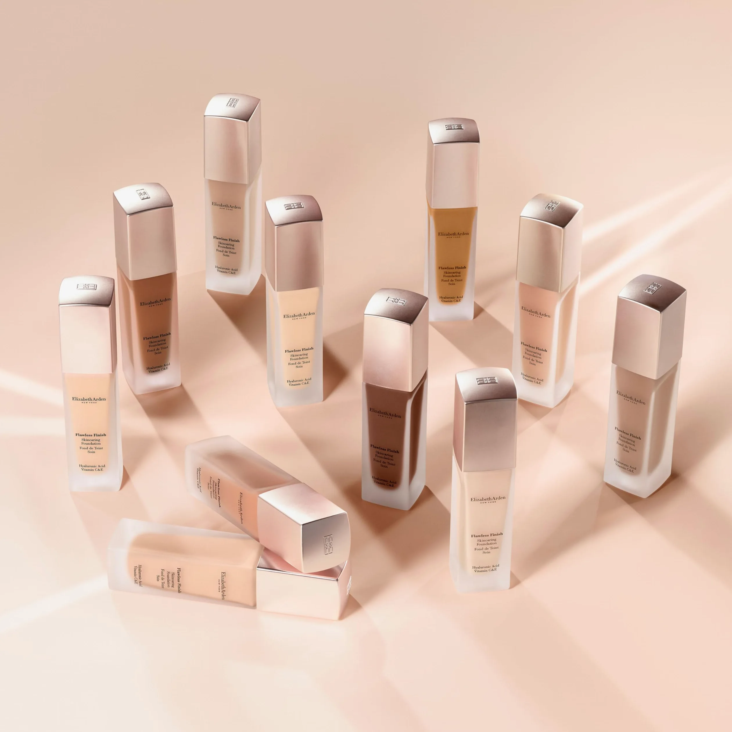 Elizabeth Arden - Fondotinta Flawless Finish con Acido Ialuronico, Vitamina C e E, Trucco Liquido a Lunga Durata Senza Profumo, 300N, per Pelle Media con Sottotoni Neutri, 30ml