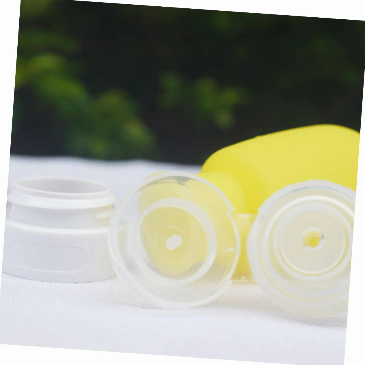 MAGICLULU 2 Set di Flaconi in Silicone Riutilizzabili Dispenser per Gel Contenitori a Tenuta Stagna per Articoli da Toeletta Flaconi per Shampoo Barattoli per Lozione 8 Pezzi*2