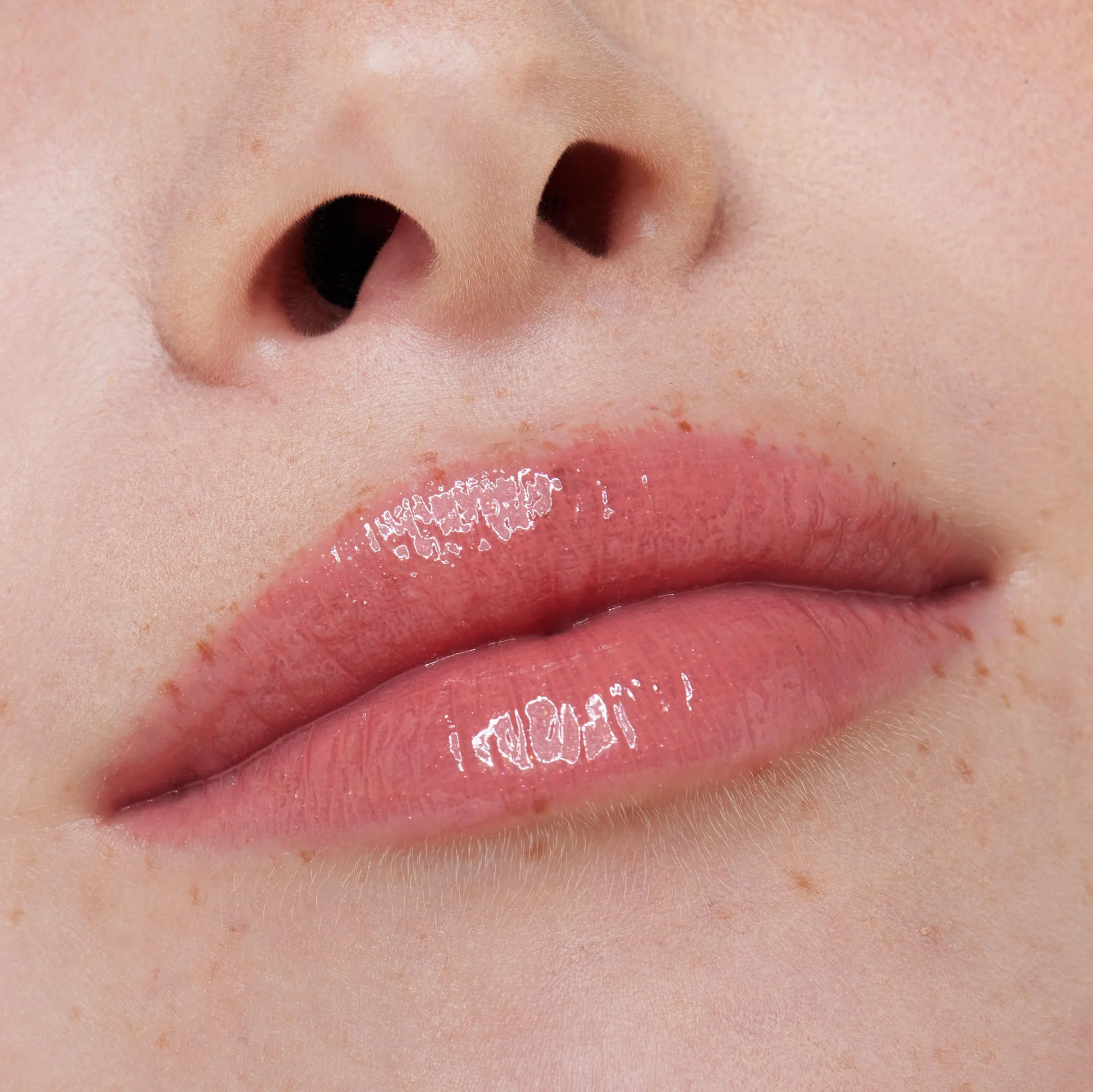 essence what the fake! LUCIDALABBRA EFFETTO VOLUMIZZANTE, idratante, con vitamine, rinfrescante, lucida, brillante (4.2ml)