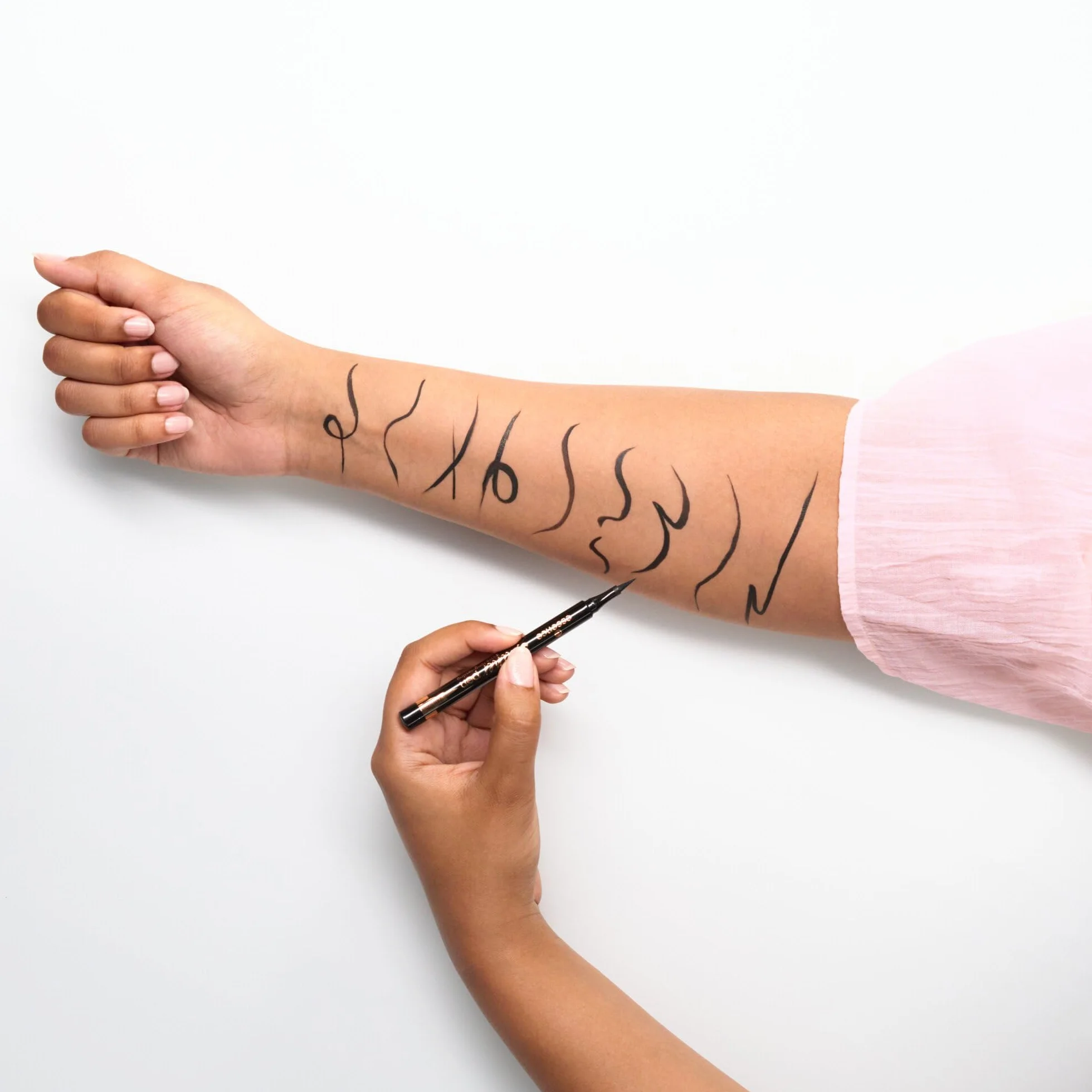 essence eyeliner penna lunga durata definizione colore intenso 1.1ml