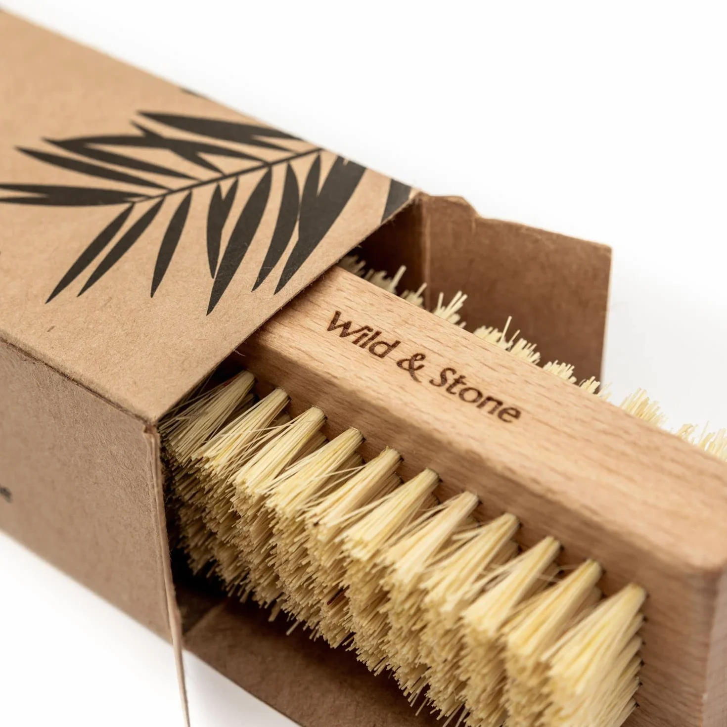 Wild & Stone Spazzola per unghie in legno di faggio FSC sisal naturale