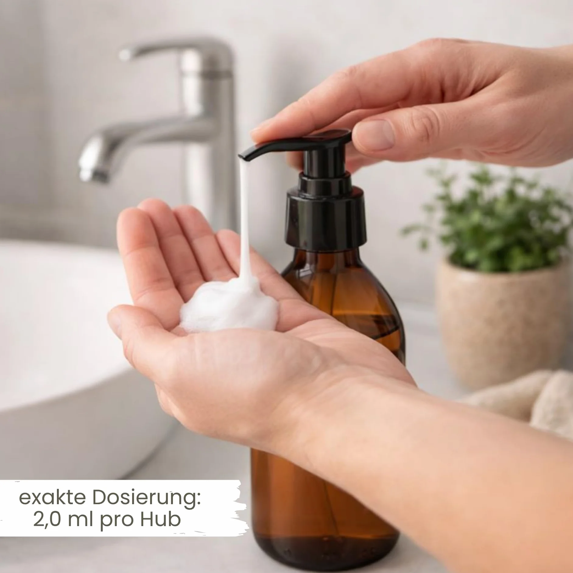 mikken Set di 2 distributori di sapone in vetro marrone 250 ml – dispenser di lozioni ricaricabili e bottiglie di pompa, senza BPA, per sapone, disinfettante, detersivo, detersivo, shampoo con imbuto