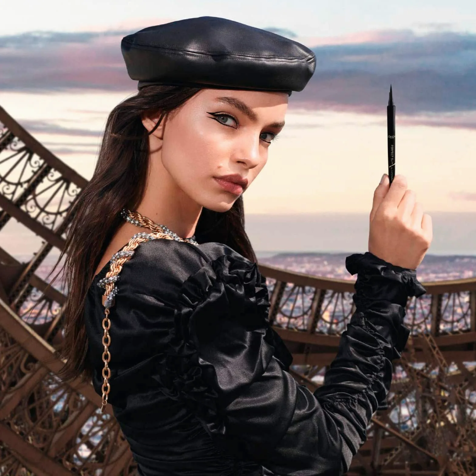 L'Oréal Paris Perfect Slim Superliner Eyeliner Penna Waterproof a Lunga Tenuta con Punta Ultra Sottile Applicazione Facile Linee Precise Tratto Leggero Modulabile Colore 01 Intense Black - 2 Cosmetici