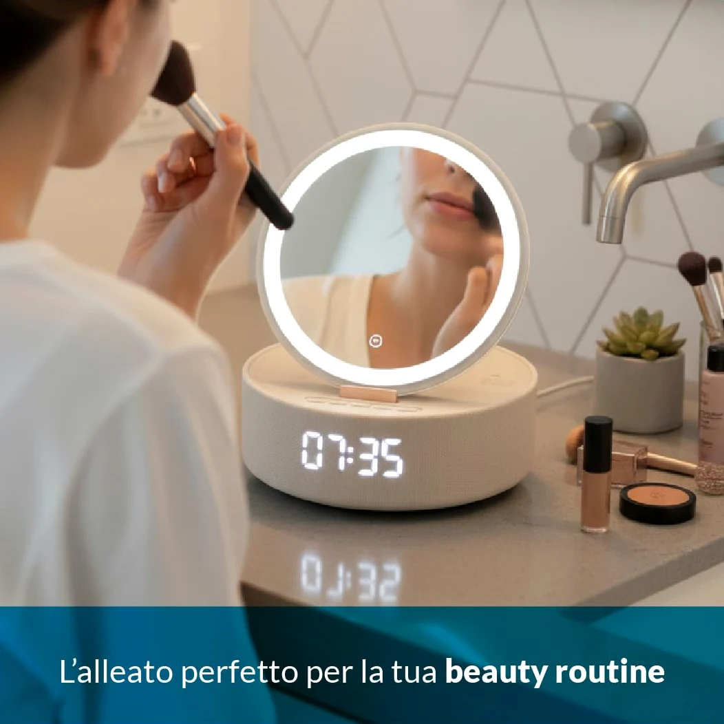 Make Up Specchio LED da Tavolo con Luce Dimmerabile, Ricarica Wireless Qi, Cassa Bluetooth e Orologio Digitale, Specchio Beauty per Trucco e Skincare (Beige)