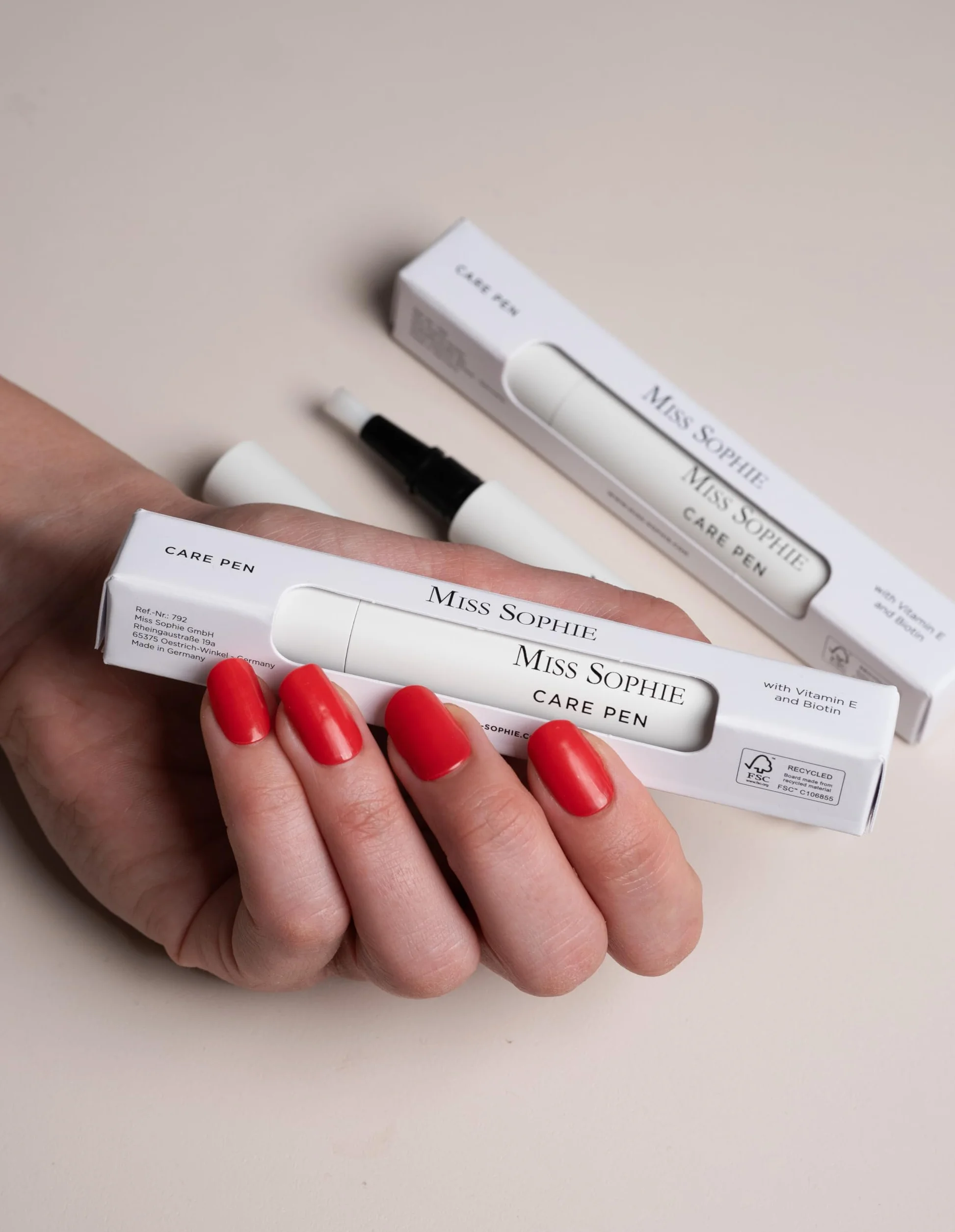 Miss Sophie Nail Care Pen, penna per la cura delle unghie e olio per unghie, 2 in 1, rimuove le pellicole in gel UV senza acetone, cura ricca di vitamine con profumo esotico di mango e cocco