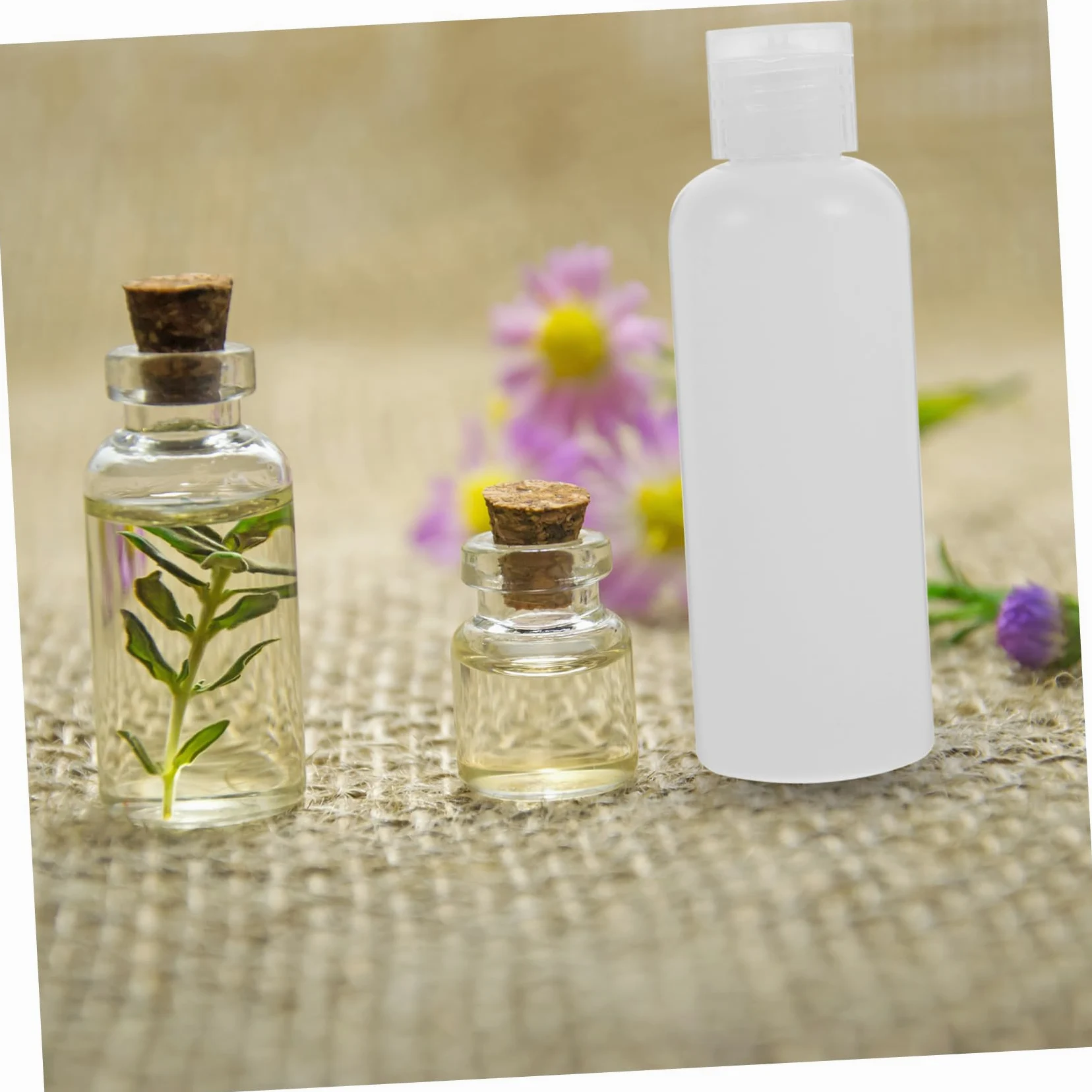 WOONEKY 50 Flaconi da Viaggio Ricaricabili 100ml in Pe Bianco, Contenitori per Lozioni Chiusura a Scatto, Compatti di Perdite