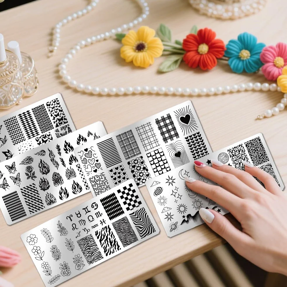 PH PandaHall 5pcs Farfalle Fiamme Nail Stamping Piastre Cuori Fiori Nail Art Modelli Zodiaco Manicure Art Stencil Sole Luna Stella Unghie Design Timbro per Donne Manicure Salone Stampa fai da te
