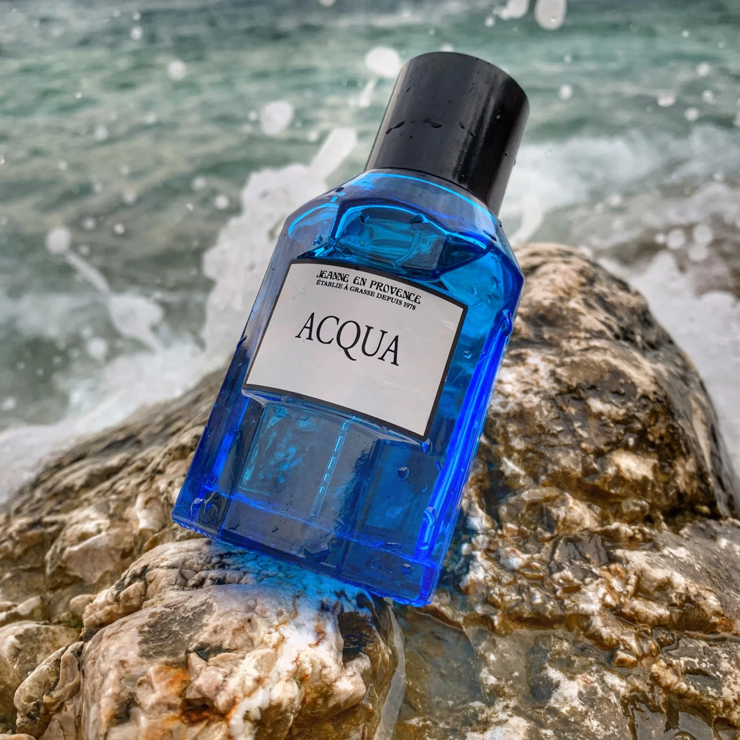 JEANNE EN PROVENCE - Cofanetto Regalo per Uomo - Acqua - Eau de toilette 100 ml + Gel doccia integrale 150 ml - Profumo Musc Santal - Prodotto e confezionato in Francia a Grasse