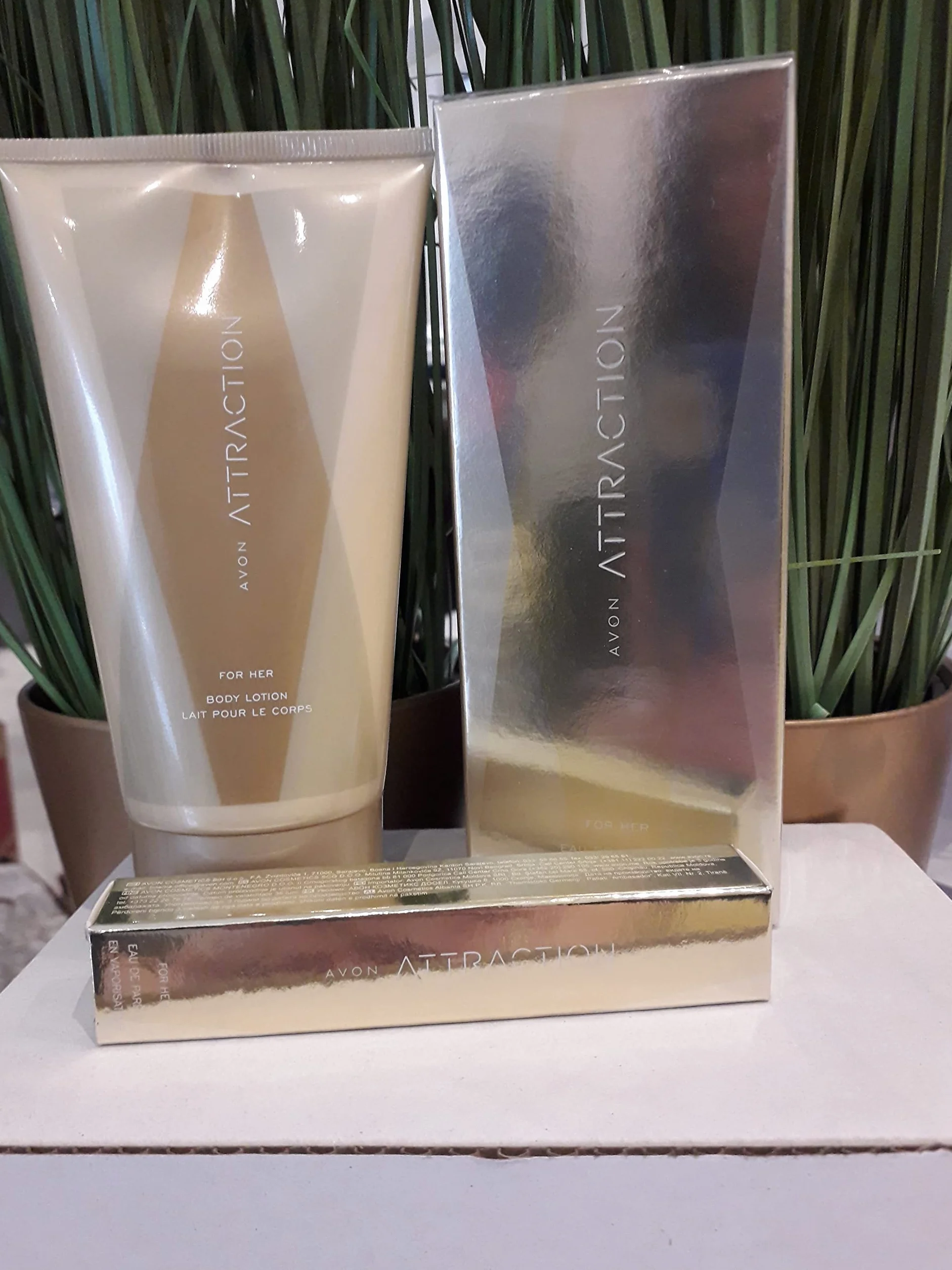 Avon Set Attraction per lei Eau de Parfum + lozione per il corpo + spray tascabile