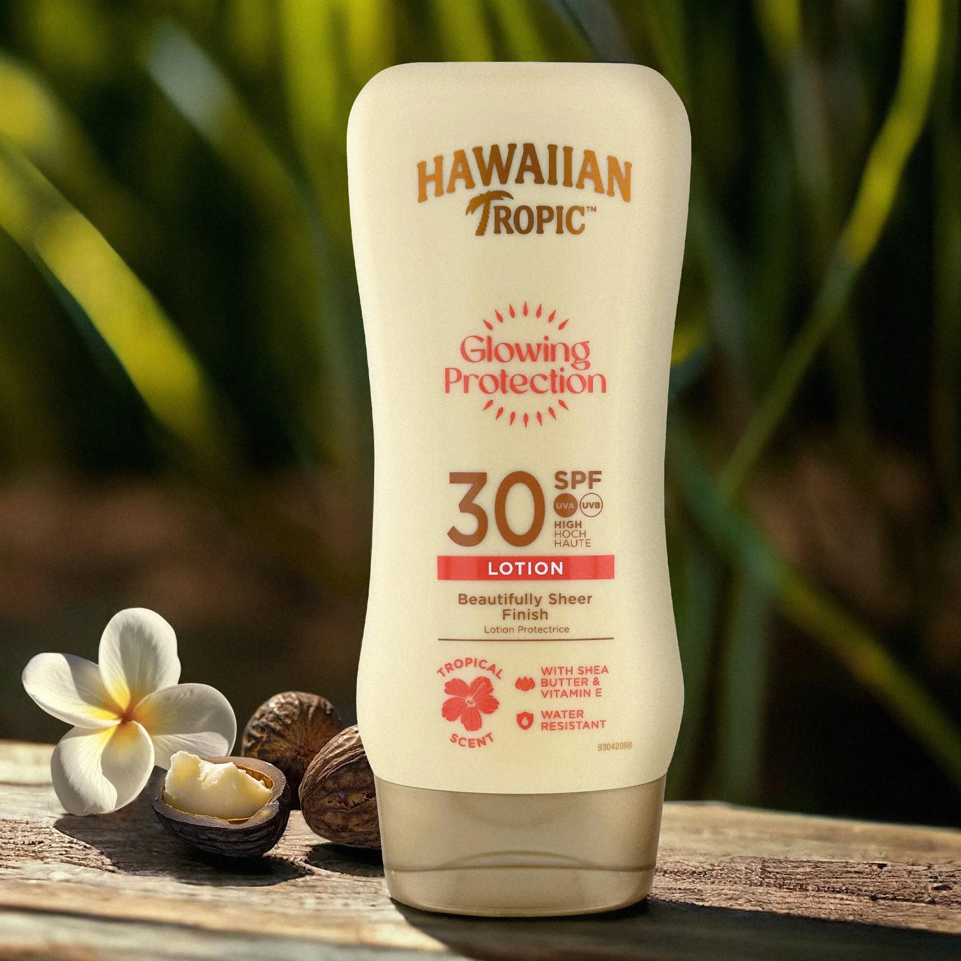 Hawaiian Tropic | Glowing Protection Lozione Solare SPF30, Protezione UVA + UVB, 180 ml, Profumazione Tropicale, con Burro di Karité, Resistente all'Acqua, Vegano