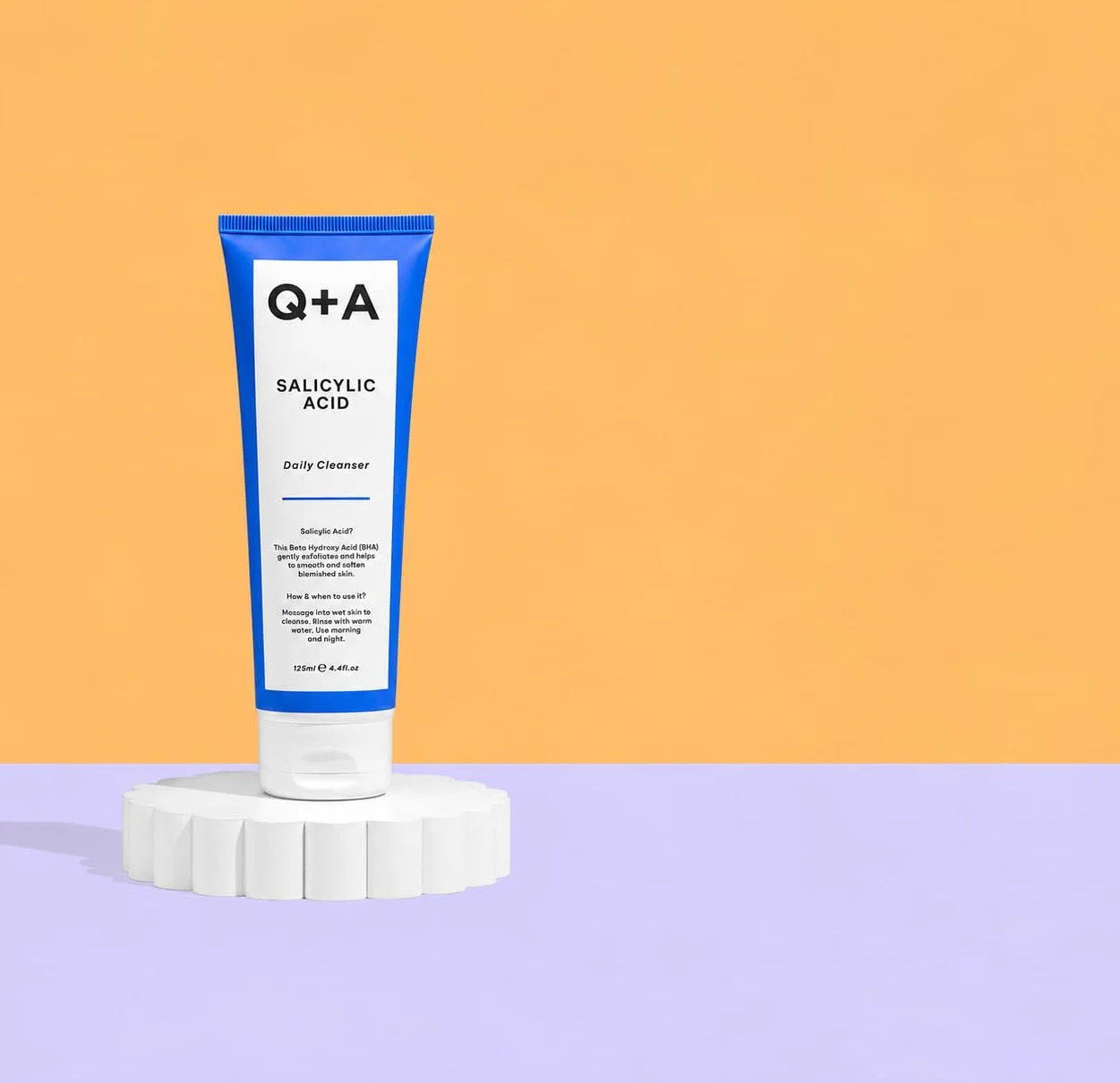 Q+A Detergente Giornaliero con Acido Salicilico – Detergente Esfoliante per Pelle Pura, Combatte Imperfezioni e Congestione dei Porie, Idratante, Vegan, Made in UK, 125ml