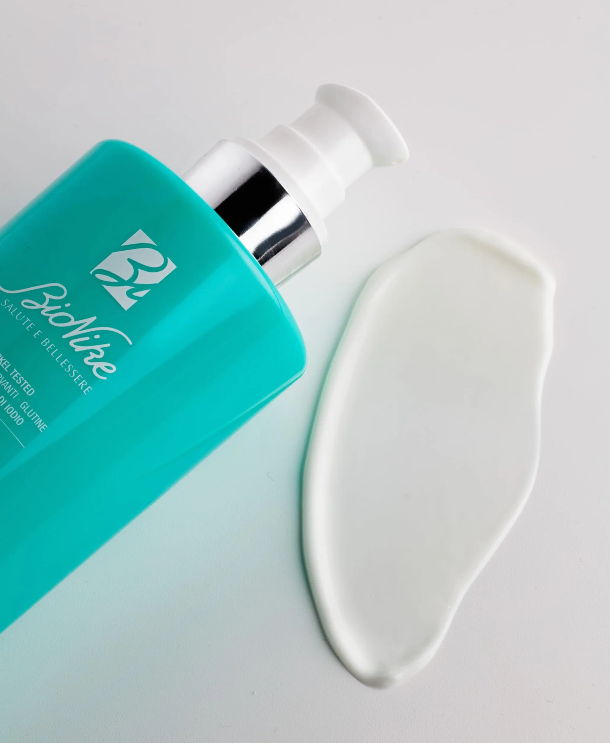 Bionike Defence Body Crema-Gel Anti-cellulite Azione Drenante Riducente per Pelli Sensibili Effetto Freddo 200ml