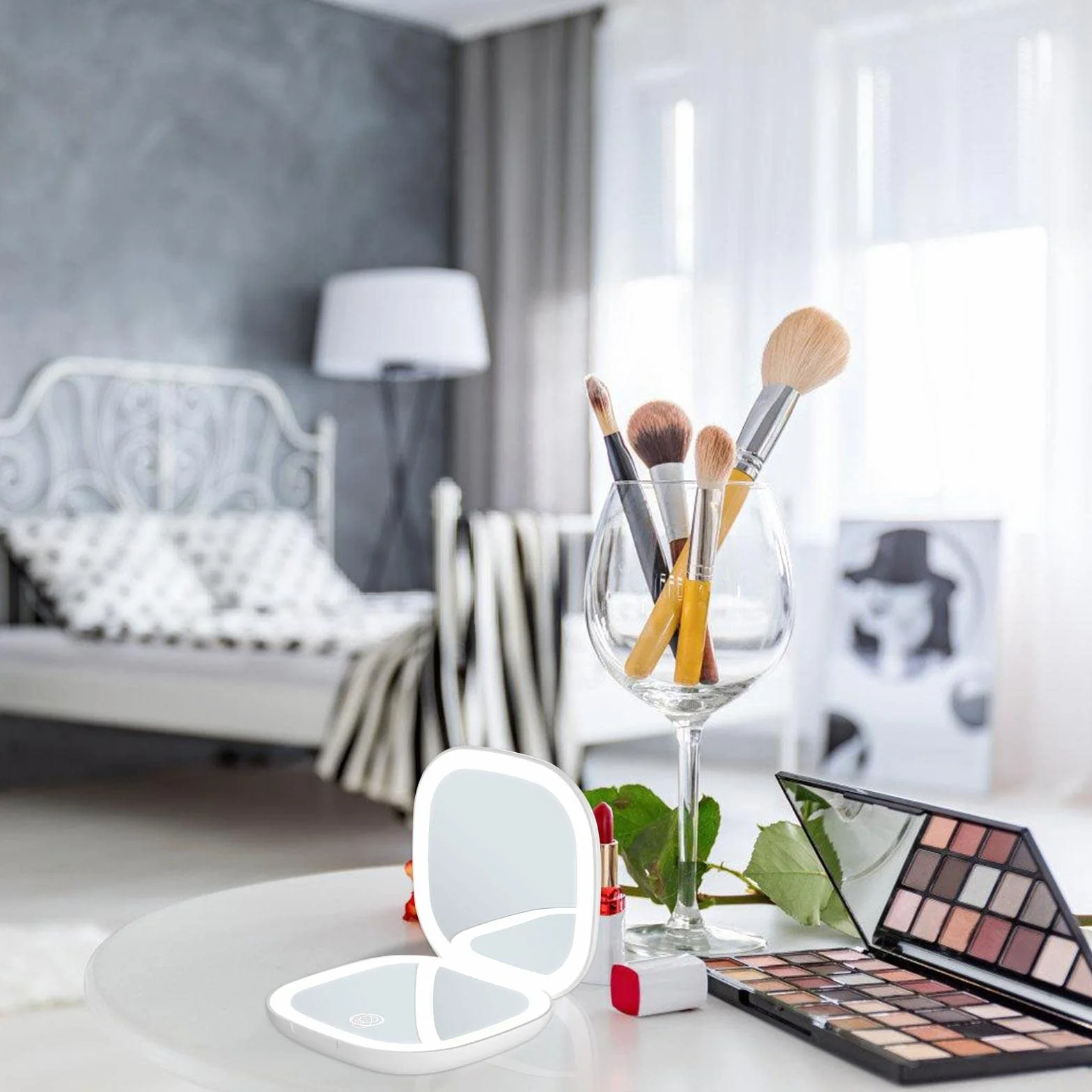 Specchio tascabile a LED con ingrandimento 1X/10X, specchio cosmetico pieghevole con luce regolabile