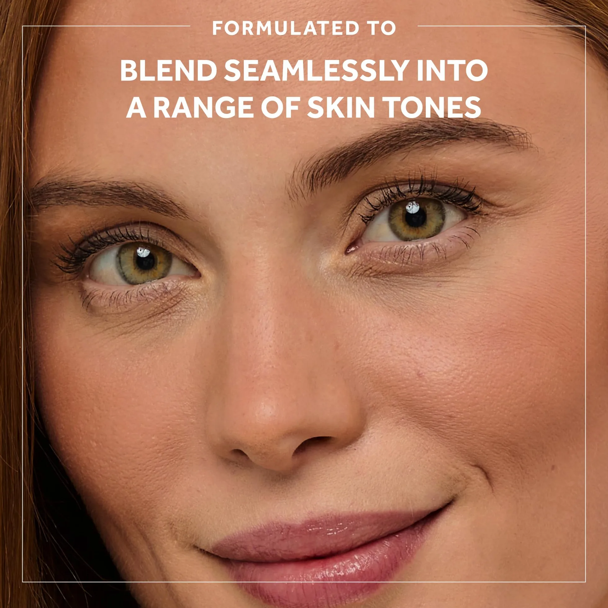No7 Lift & Luminate - Cipria viso a tripla azione, leggera, 10 g | Polvere fissante pressata per trucco, riduce l'aspetto delle linee sottili, migliora la luminosità, compatta