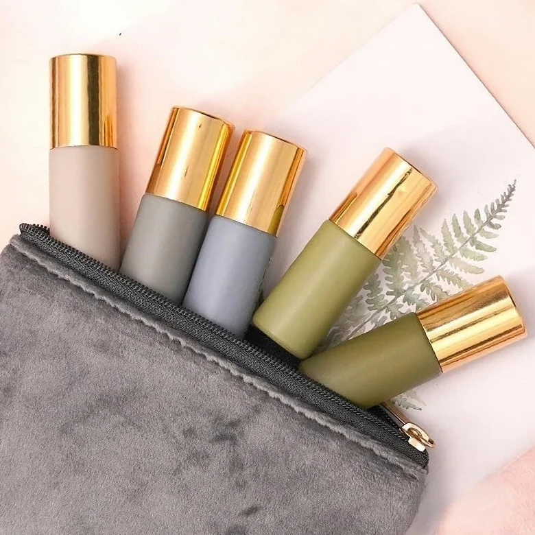 Mini Bottiglie di Profumo da Viaggio, Atomizzatore di Profumo 5/10 Pezzi 5ml Roll on Bottiglia con Custodia in Vetro Colorato Colorato Vuoto Ricaricabile Mini Bottiglia di Profumo a Rullo Ricaricabile