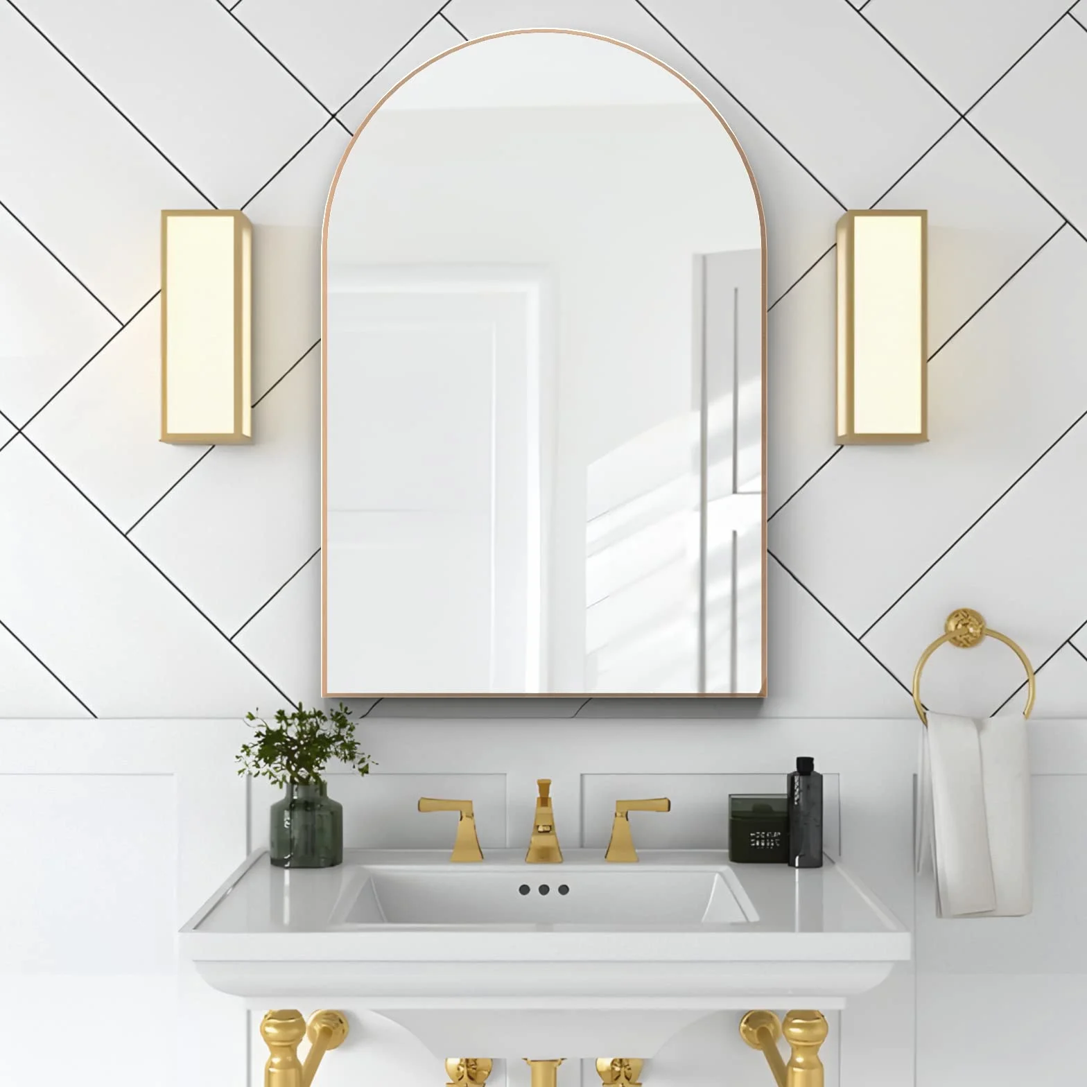 Specchio da parete ad arco 60x90 cm con cornice in metallo dorato per bagno