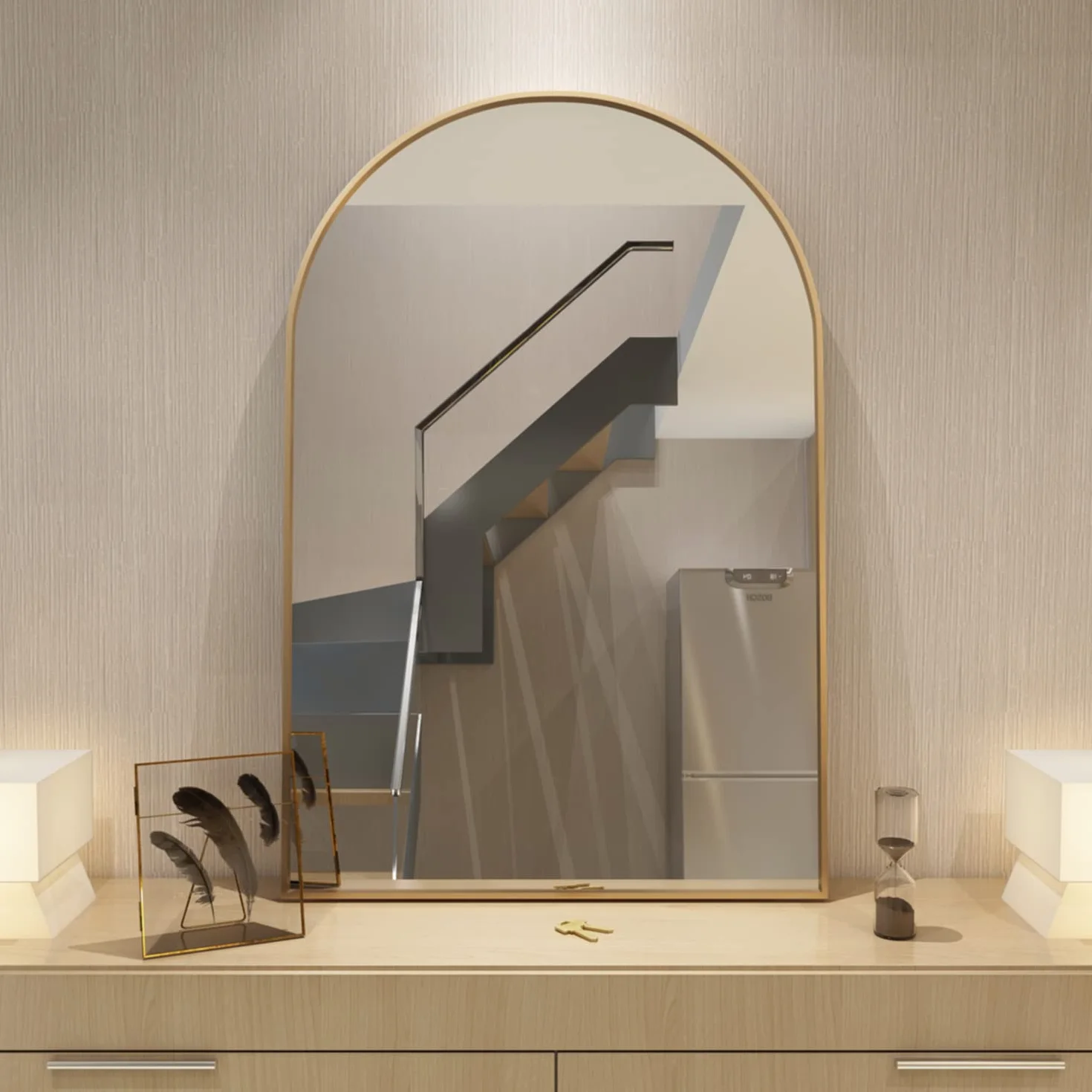 Specchio da parete ad arco 60x90 cm con cornice in metallo dorato per bagno