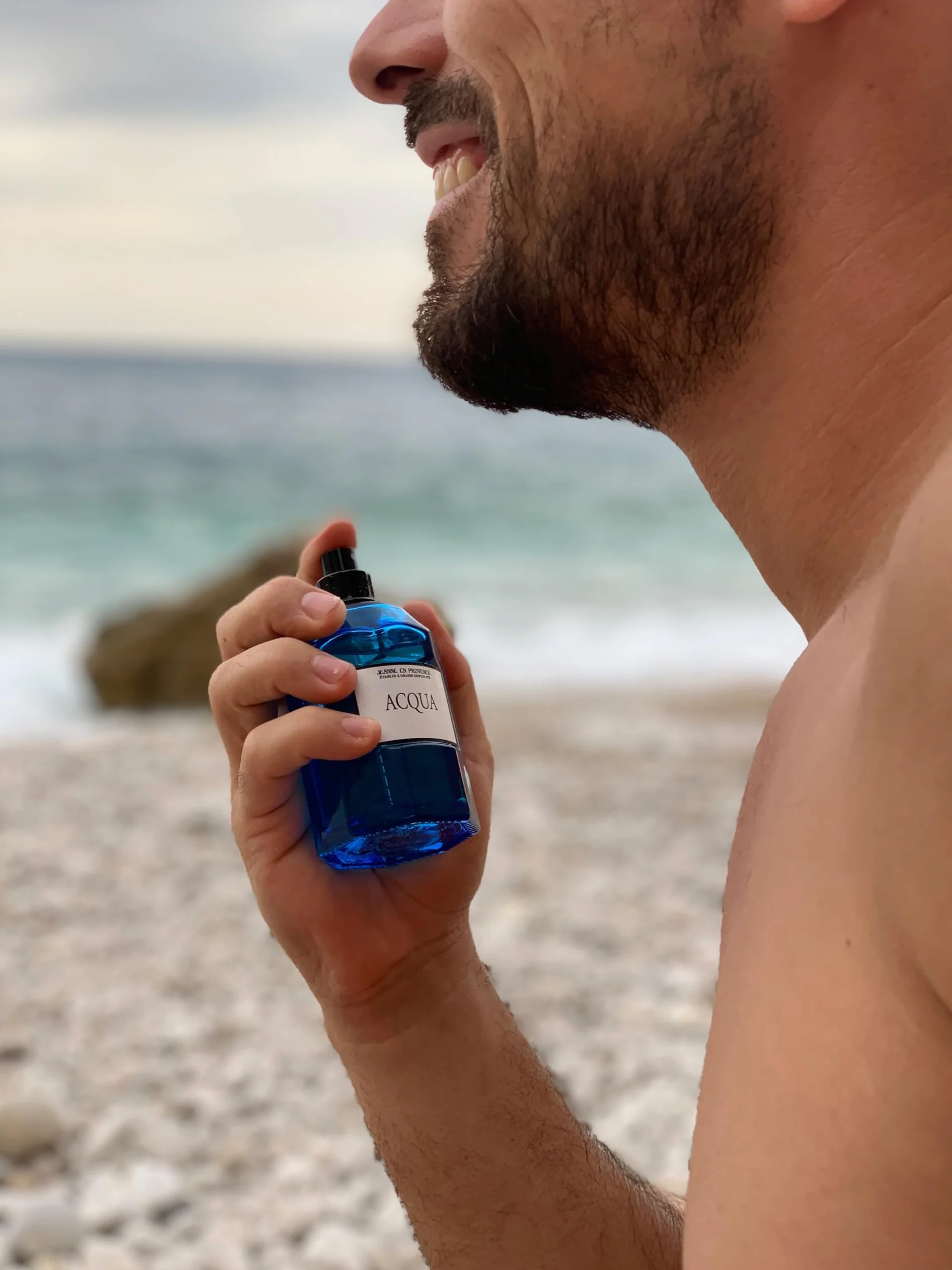 JEANNE EN PROVENCE - Cofanetto Regalo per Uomo - Acqua - Eau de toilette 100 ml + Gel doccia integrale 150 ml - Profumo Musc Santal - Prodotto e confezionato in Francia a Grasse