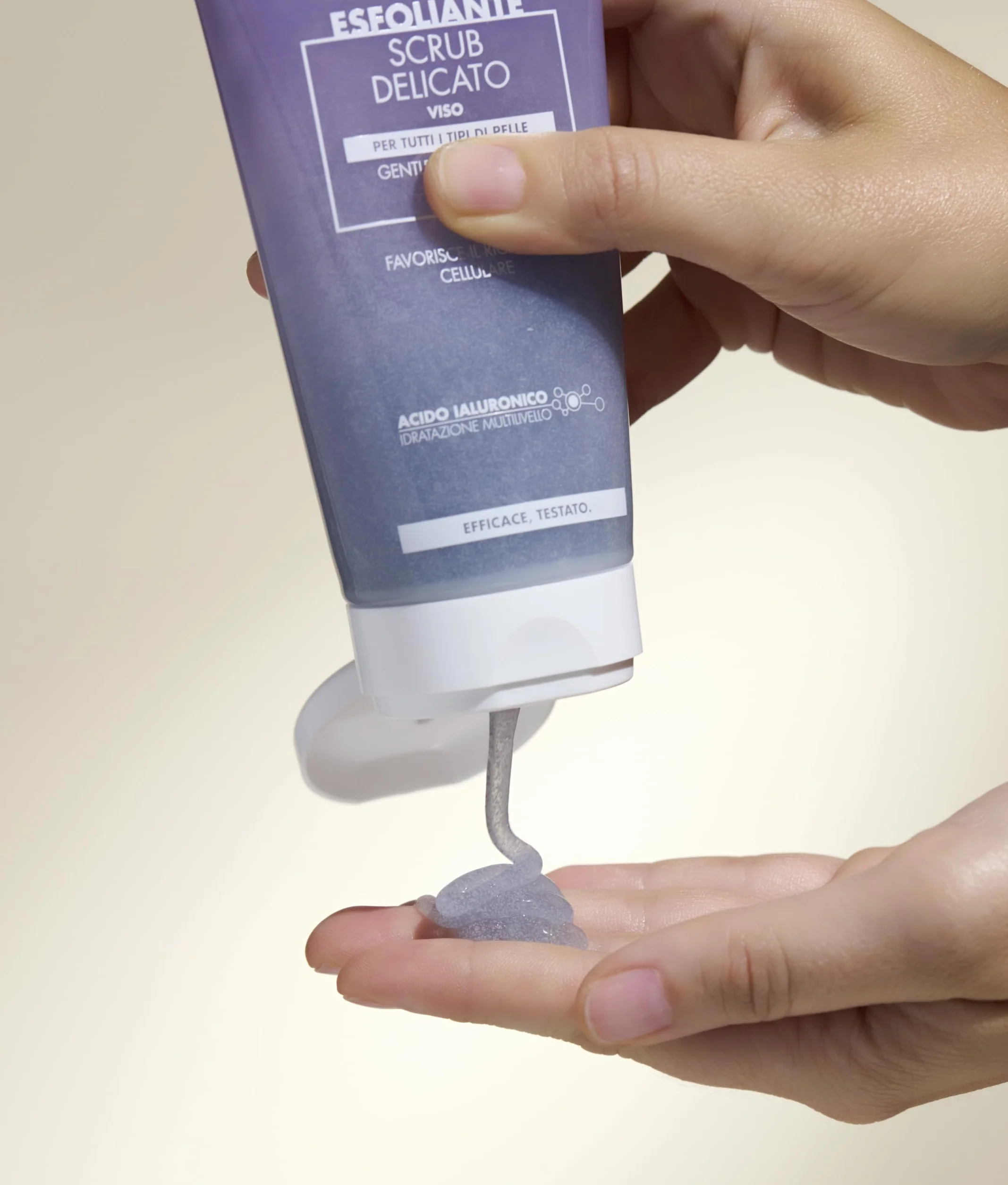 Dermolab - Scrub Viso Donna Delicato Esfoliante per Tutti i Tipi di Pelle, con Pool di Acido Ialuronico, Effetto Idratante e Illuminante, Purifica la Cute, 150 ml