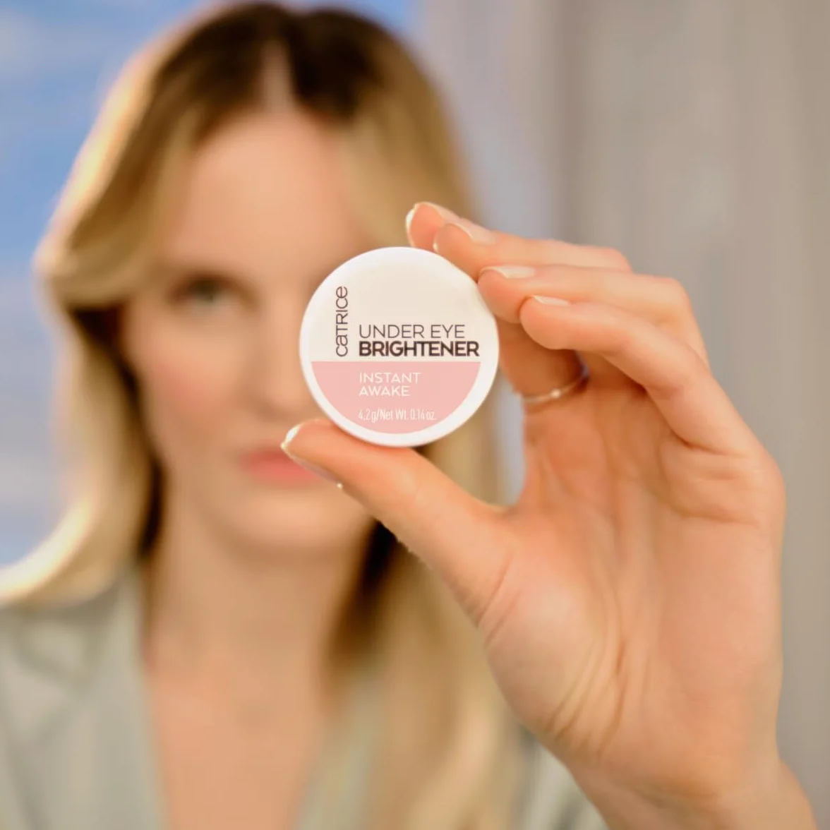 Catrice Under Eye Brightener Illuminante Contorno Occhi, curativo, adattamento al colore, risultato istantaneo, naturale, brillante (4.2g)
