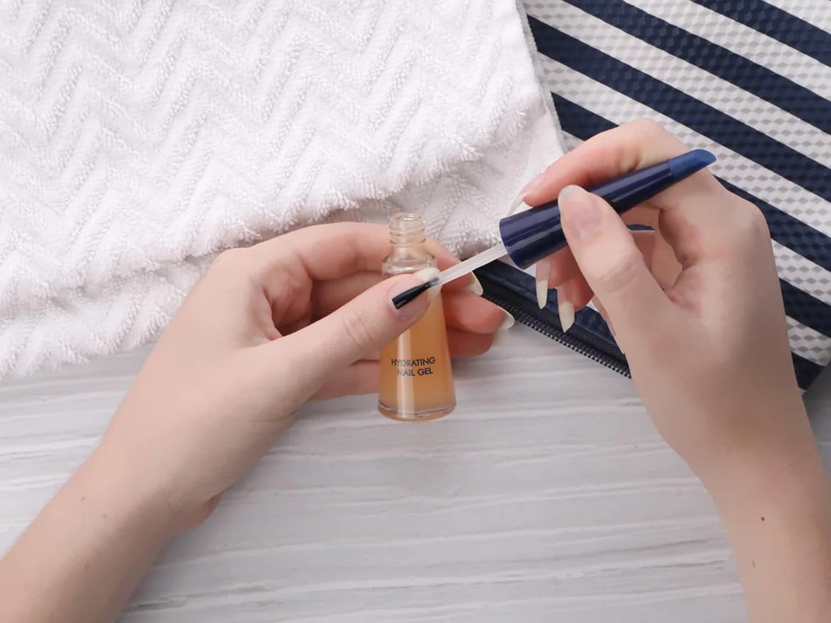 Herome Gel per unghie idratante - Niente più unghie secche o opache, mantieni la naturale morbidezza, forza e lucentezza delle unghie (Hydrating Nail Gel) - 10ml.