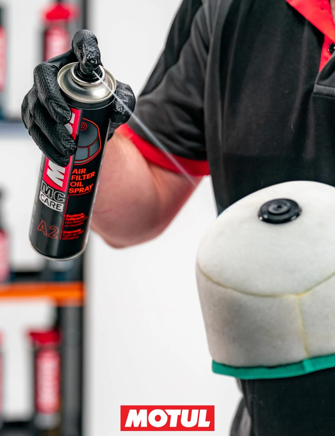 Motul MC Care Air Filter Oil Spray A2-400 ml - Olej do Filtra Powietrza Piankowego