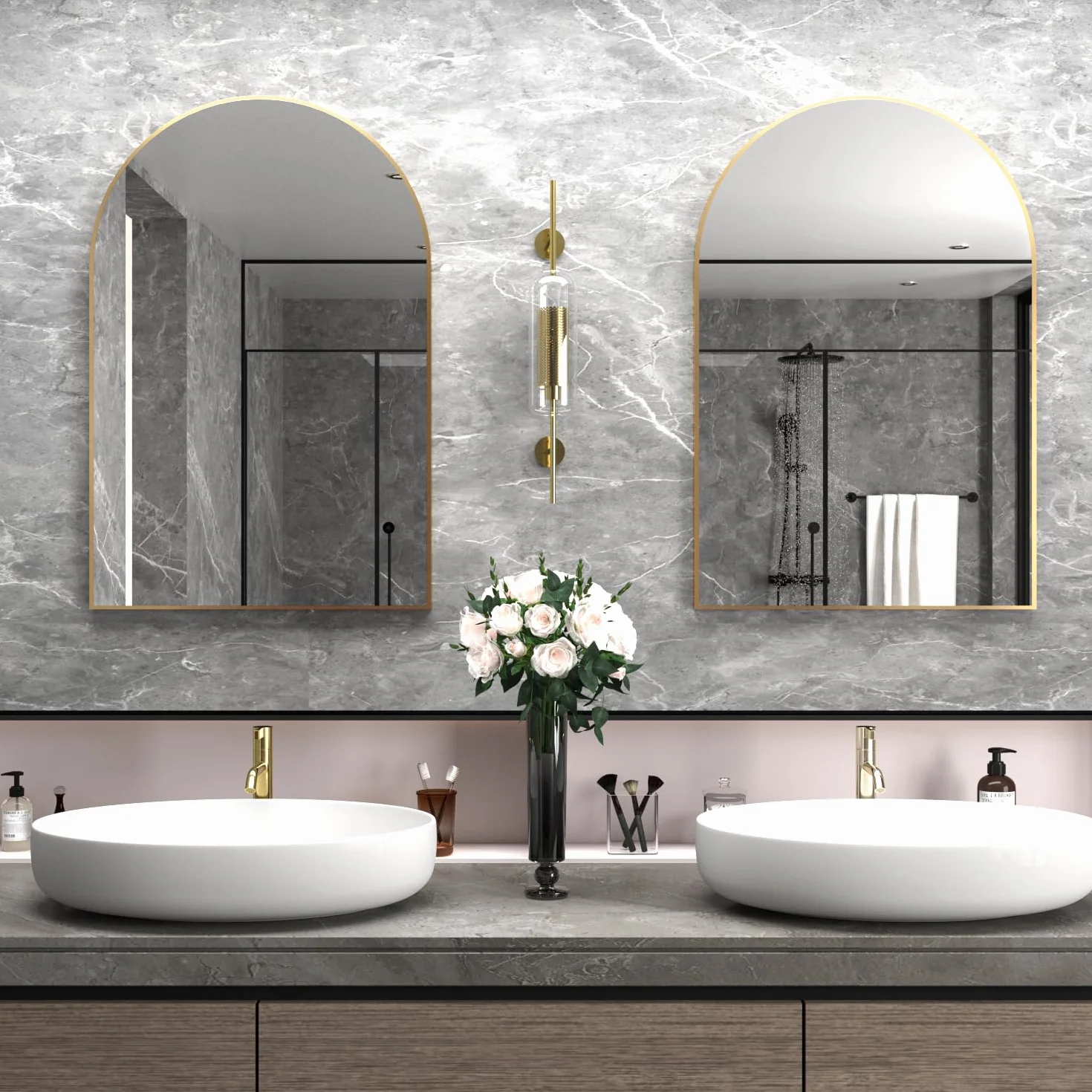 Specchio da parete ad arco 60x90 cm con cornice in metallo dorato per bagno