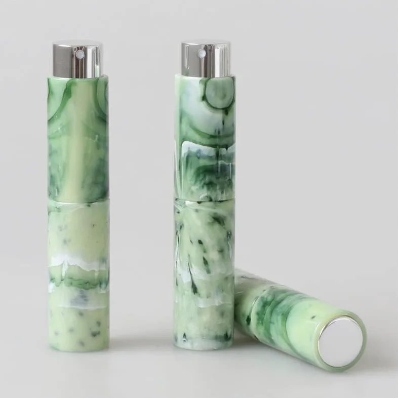 Mini Bottiglie di Profumo da Viaggio, Atomizzatore di Profumo 2 Pezzi 10ML Mini Profumo Spray Bottiglia Vuota Custodia in plastica Fodera in Vetro Ricaricabile Modello in Marmo da Viaggio Contenitore