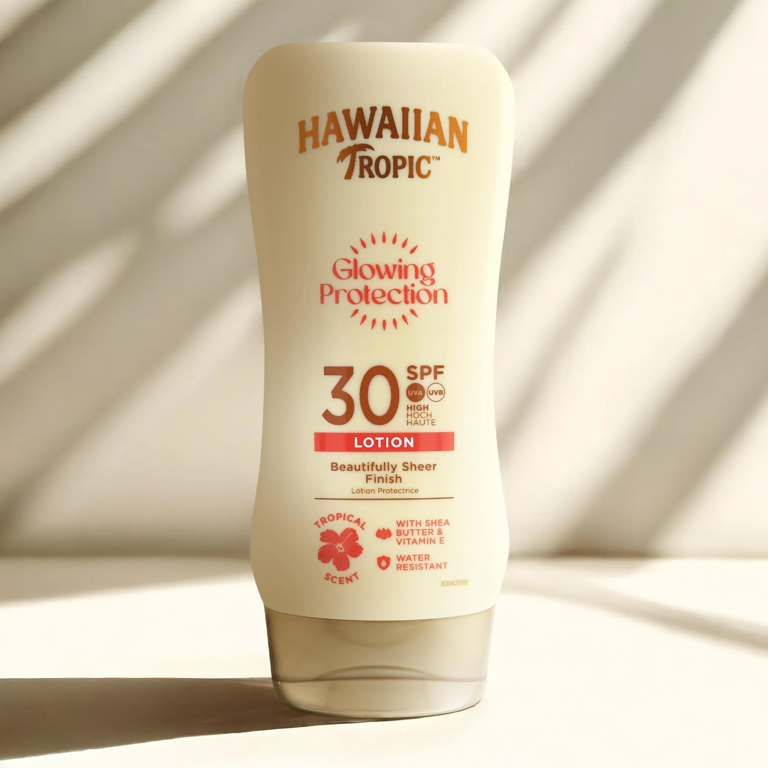 Hawaiian Tropic | Glowing Protection Lozione Solare SPF30, Protezione UVA + UVB, 180 ml, Profumazione Tropicale, con Burro di Karité, Resistente all'Acqua, Vegano