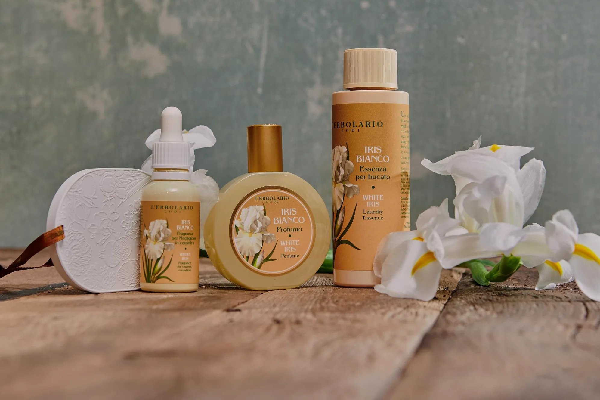 L'Erbolario Iris Bianco Profumo Donna - Eau de Parfum, 100 ml | Fragranza Femminile Delicata e Avvolgente dalle Note Floreali e Speziate - Made in Italy