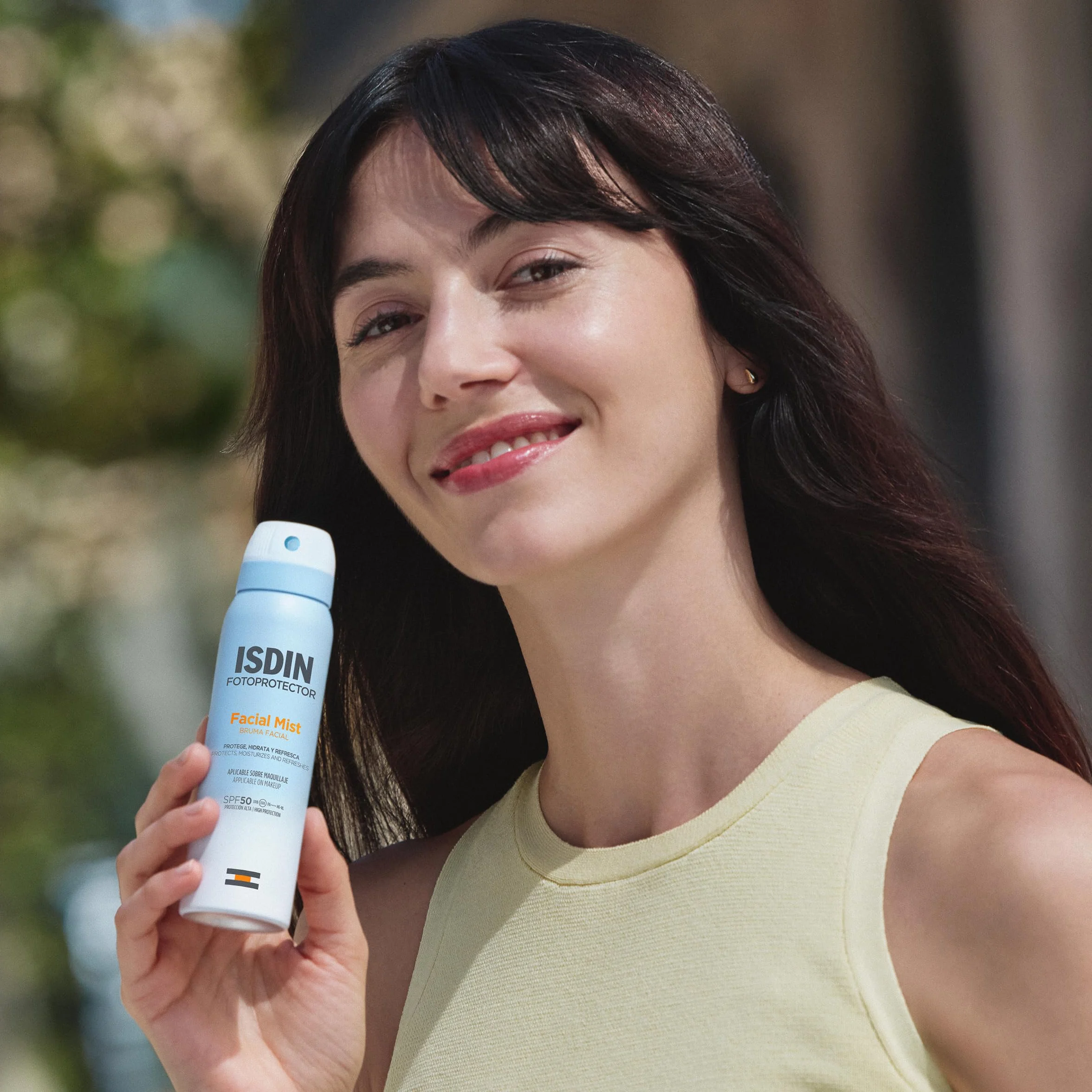 ISDIN Facial Mist SPF 50 100 ml Nebbia Solare Viso Protegge Idrata Fissa Trucco Resistente all'Acqua