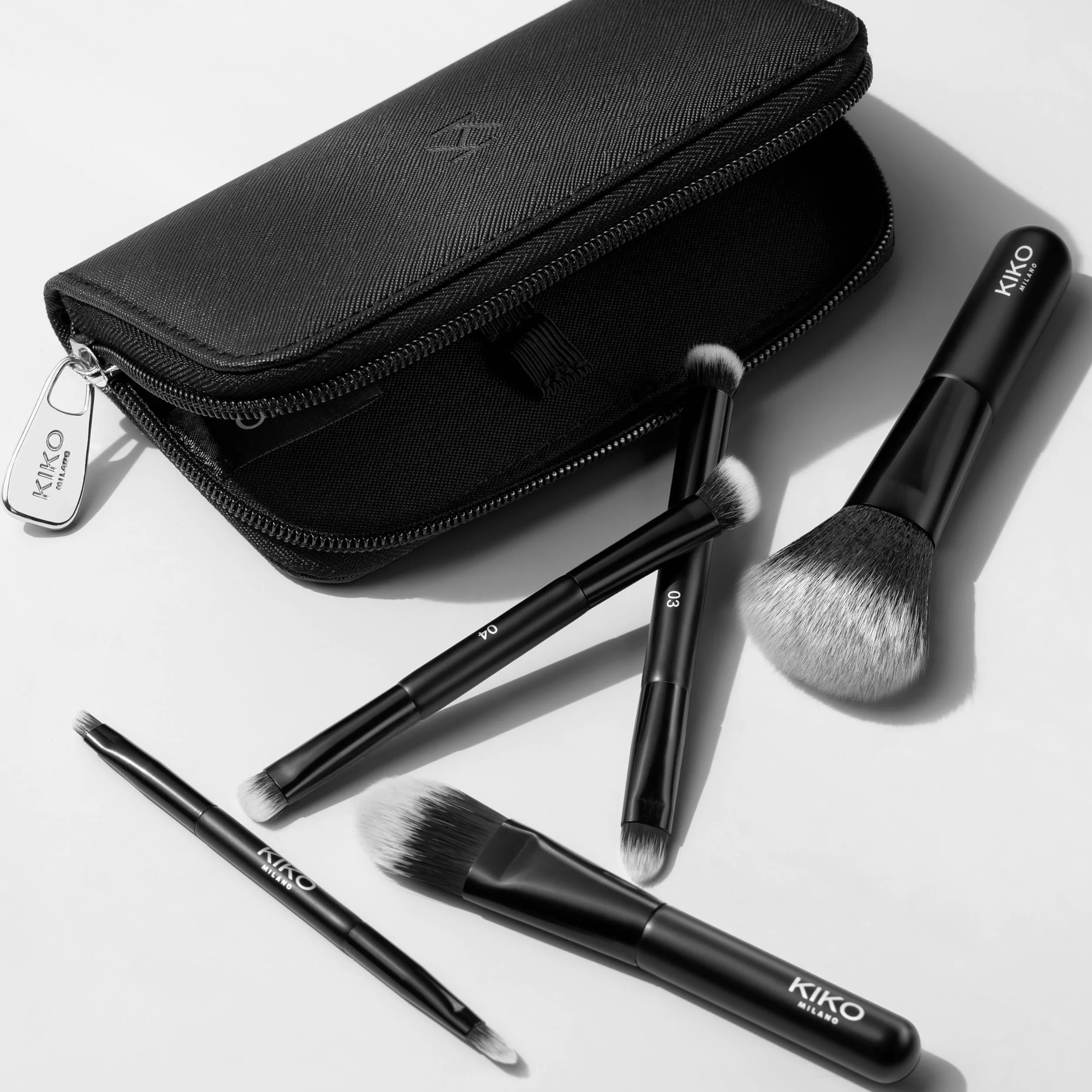 KIKO Milano Travel Brush Set, Pochette Da Viaggio Con 5 Pennelli Professionali
