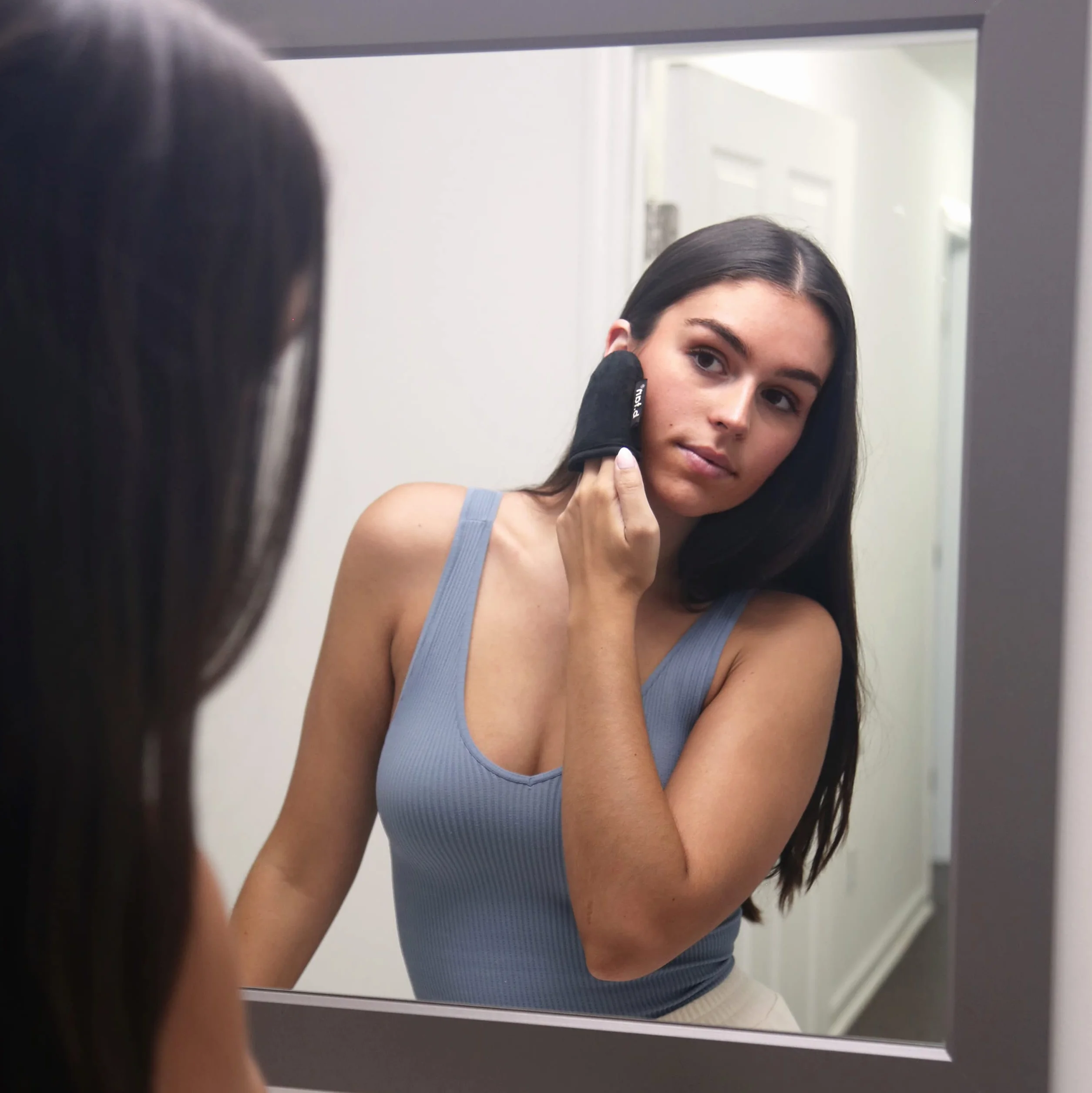 b.​tan Kit di guanti autoabbronzanti riutilizzabili e lavabili per viso e corpo