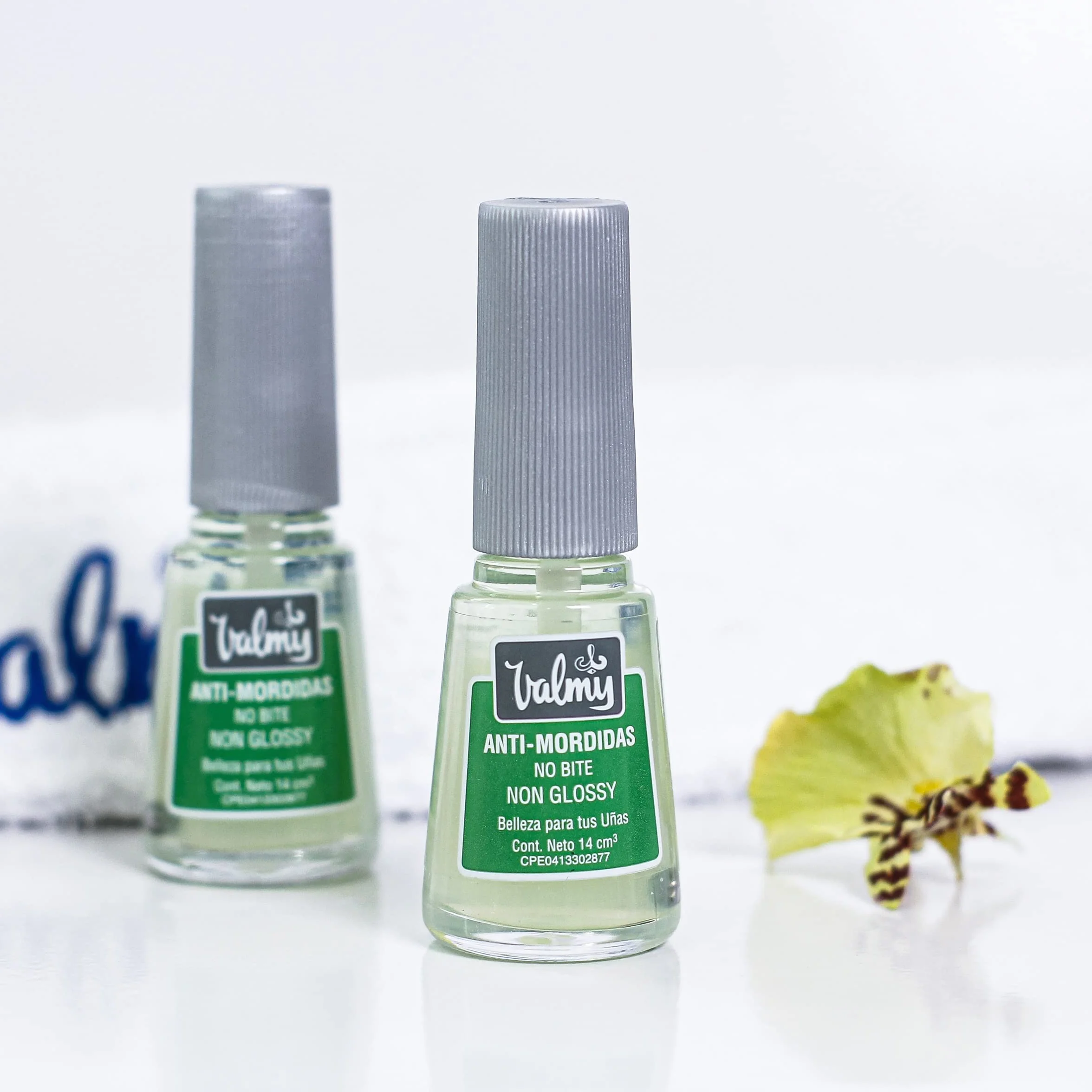 Valmy, Smalto per Non Mangiare le Unghie, Contrasta l'Onicofagia e Rafforza le Unghie, Finitura Trasparente Non Lucida, Asciugatura Rapida, 14ml