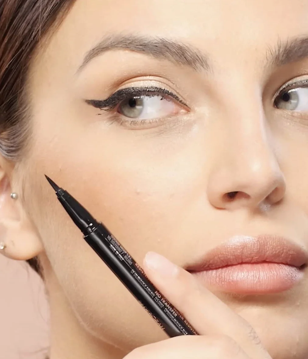 Deborah Milano - Set Makeup Matita Occhi 24 Ore Automatica Waterproof 01 Black, Ombretto Color Lovers 06 Light Blue Sky, Cremoso Long Lasting, e Penna Eyeliner 24 Ore Extra Mat, Lunga Tenuta