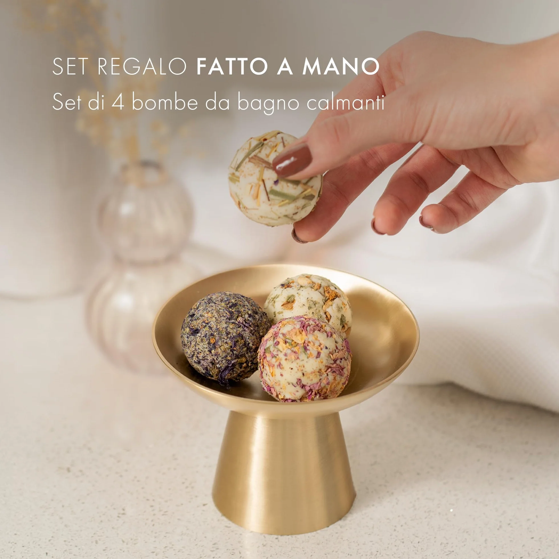 Satin Naturel Cofanetto 4 Bombe da Bagno BIO Lussuose Vegan – Regalo Benessere per Donna – Sfere da Bagno Premium – Idea Regalo Compleanno per Lei – Cosmetica Naturale