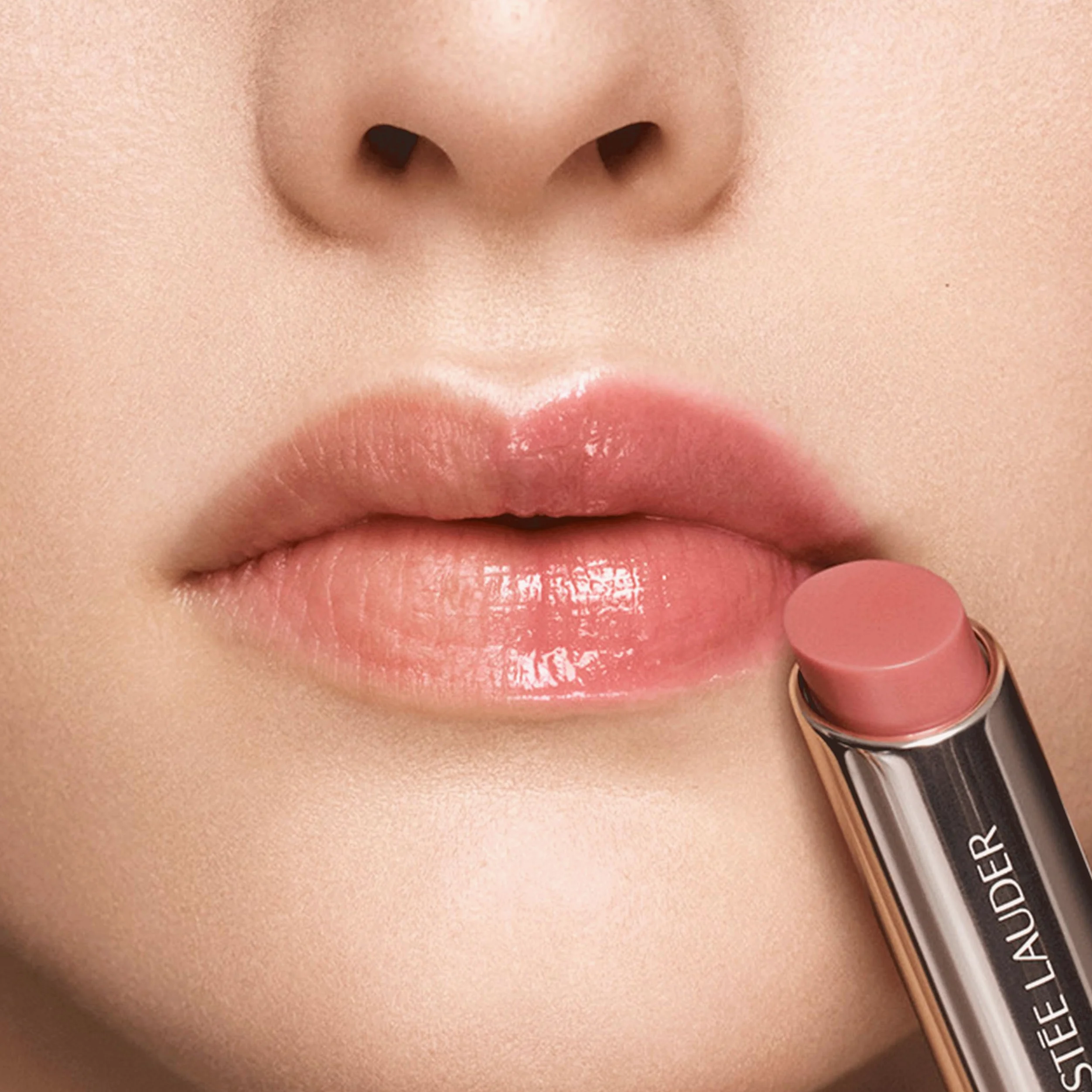 Estée Lauder Futurist HydraPlump Tinted Lip Balm - Balsamo labbra con Acido Ialuronico e colore che si adatta al pH, 2.8g