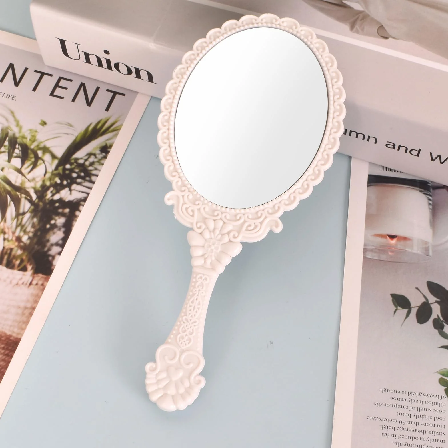 Specchio con Manico,Specchio Portatile Professionale,Specchio Barbiere con Comoda Maniglia,Specchio Cosmetico Forma Rotonda,Sostenibile e Durevole,Perfetto per Radersi o Applicare il Trucco (Bianco)