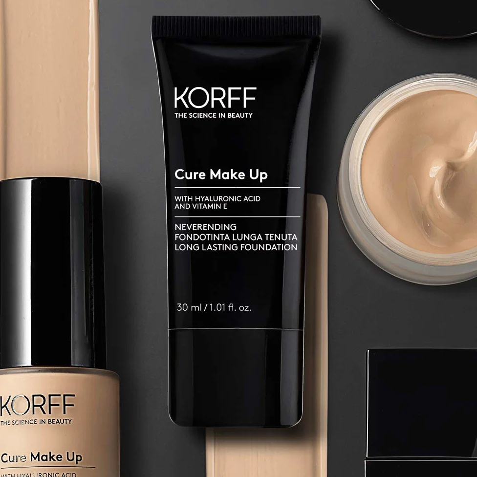 KORFF Fondotinta Crema, Effetto Matt, Lunga Tenuta, Copertura Media - Alta, Formula Anti-età Idratante con acido ialuronico