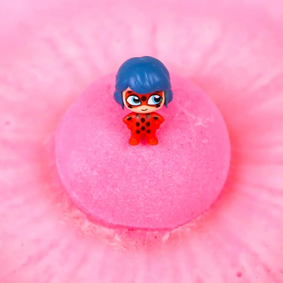 ZIMPLI - Grande Bomba da Bagno Miraculous a Sorpresa, 1 di 6 Giocattoli Miraculous da Collezionare, Uno per Baff Bomb, Regali Collezionabili per Bambini e Bambine