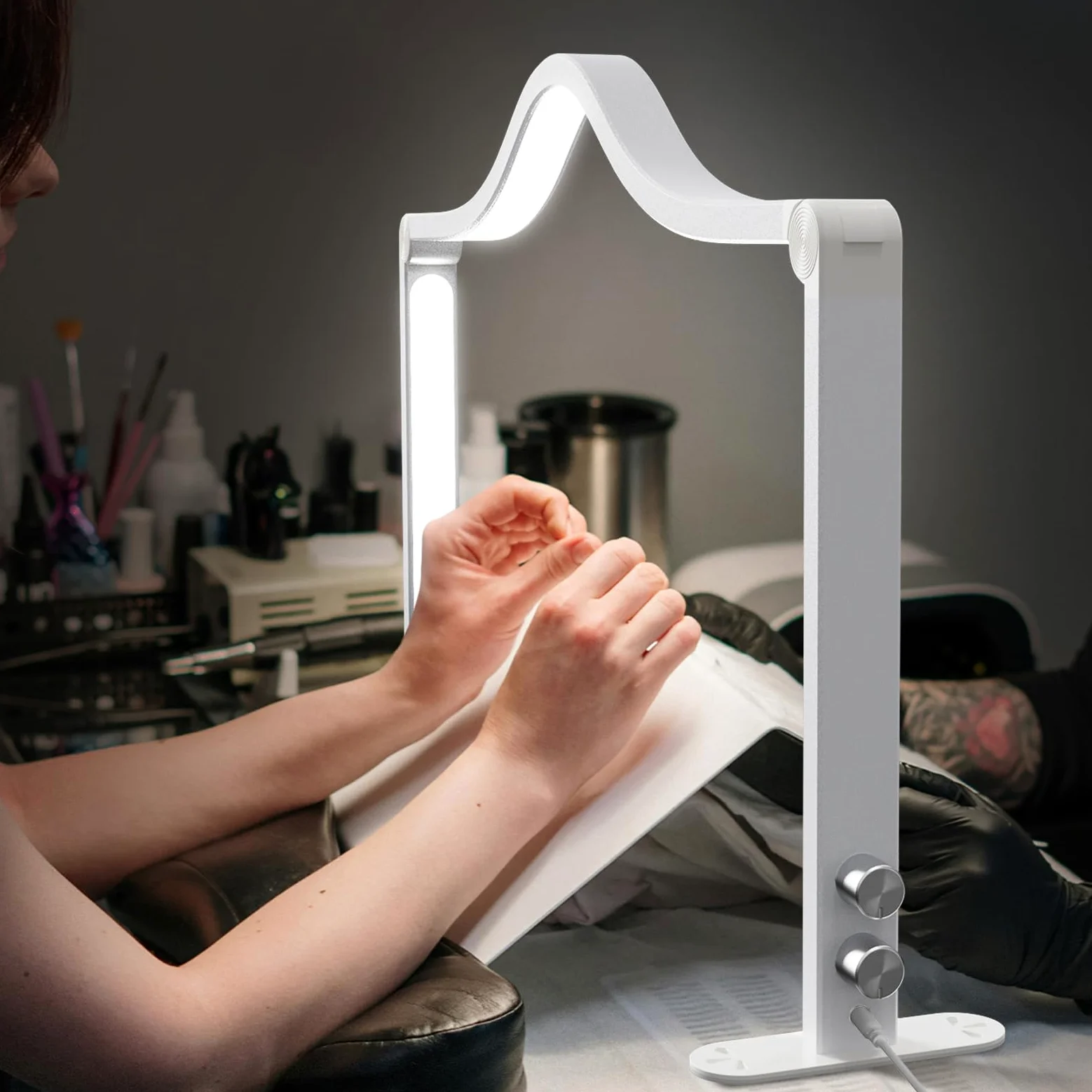 LANMOU Lampada da Tavolo Unghie Mezza Luna LED 48W 3840LM Bianca Pieghevole | Illuminazione Ampia Senza Ombre, Dimmerabile, 3000-6000K e Struttura in Alluminio per Salone, Manicure e Fotografia Macro
