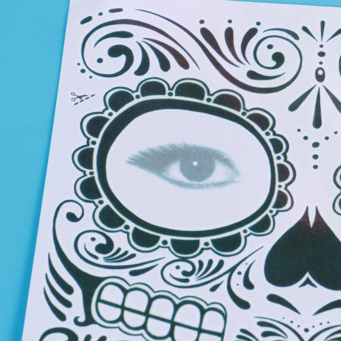 2 Pezzi Tatuaggi Temporanei Impermeabili per Halloween Tatuaggio Faccia Scheletro Nero in Carta Sicuro per Feste e Party Design T-007
