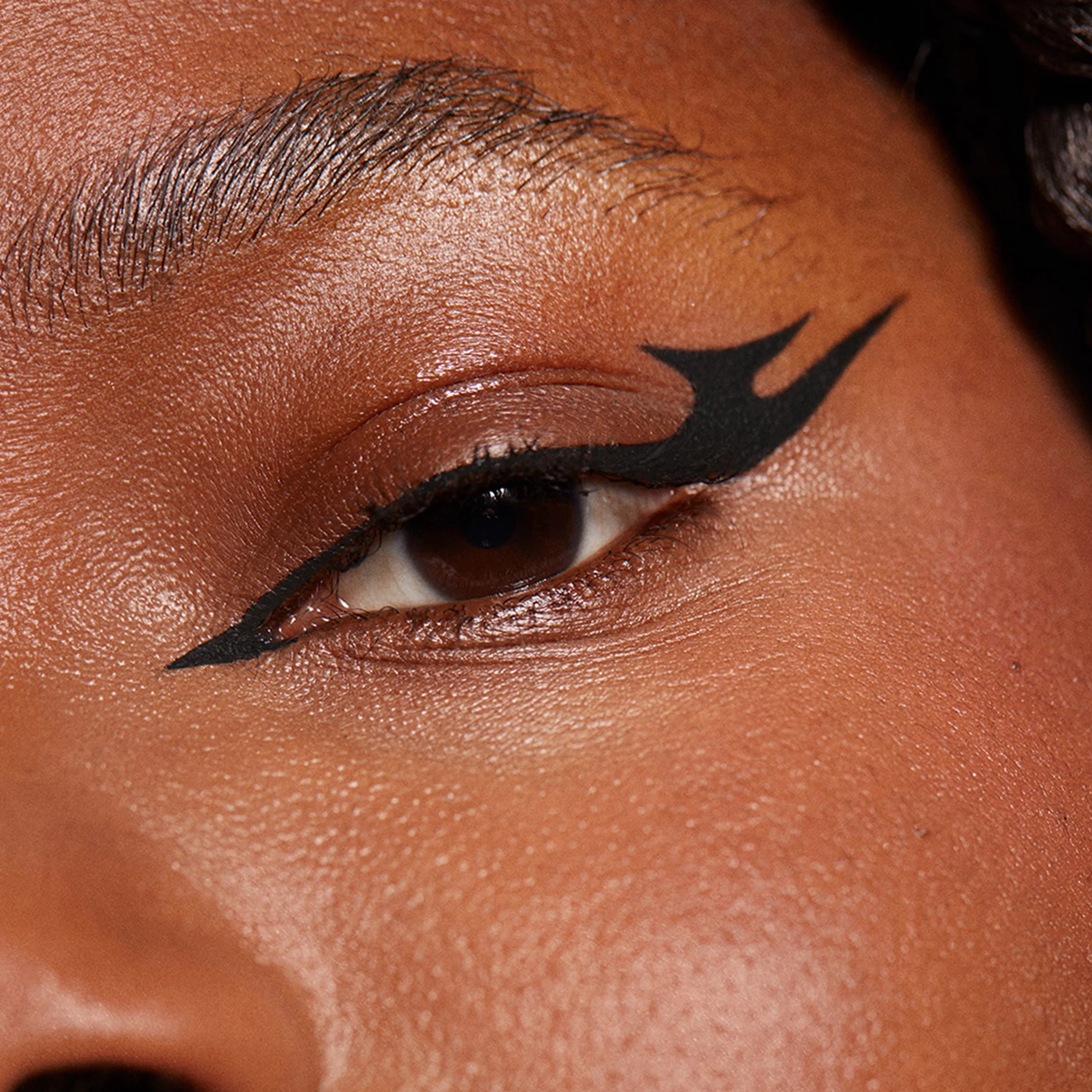 3INA MAKEUP - The Color Pen Eyeliner 575 + The 24h Level Up Mascara 900 + The 24h Pen Eyeliner 900 - Eyeliner Marrone Lunga Durata - Mascara Nero Ciglia Lunghe - Eyeliner Nero - Vegan - Cruelty Free