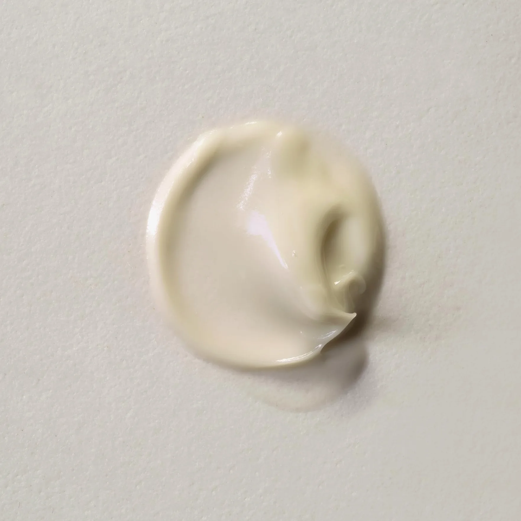 ALKEMY Crema Contorno Occhi Antirughe e Idratante - effetto Lifting e occhi Stanchi per Borse, Occhiaie e Rughe con Acido Ialuronico e Argilerine, Dermatologicamente Testata, Cosmetica Naturale 15ml