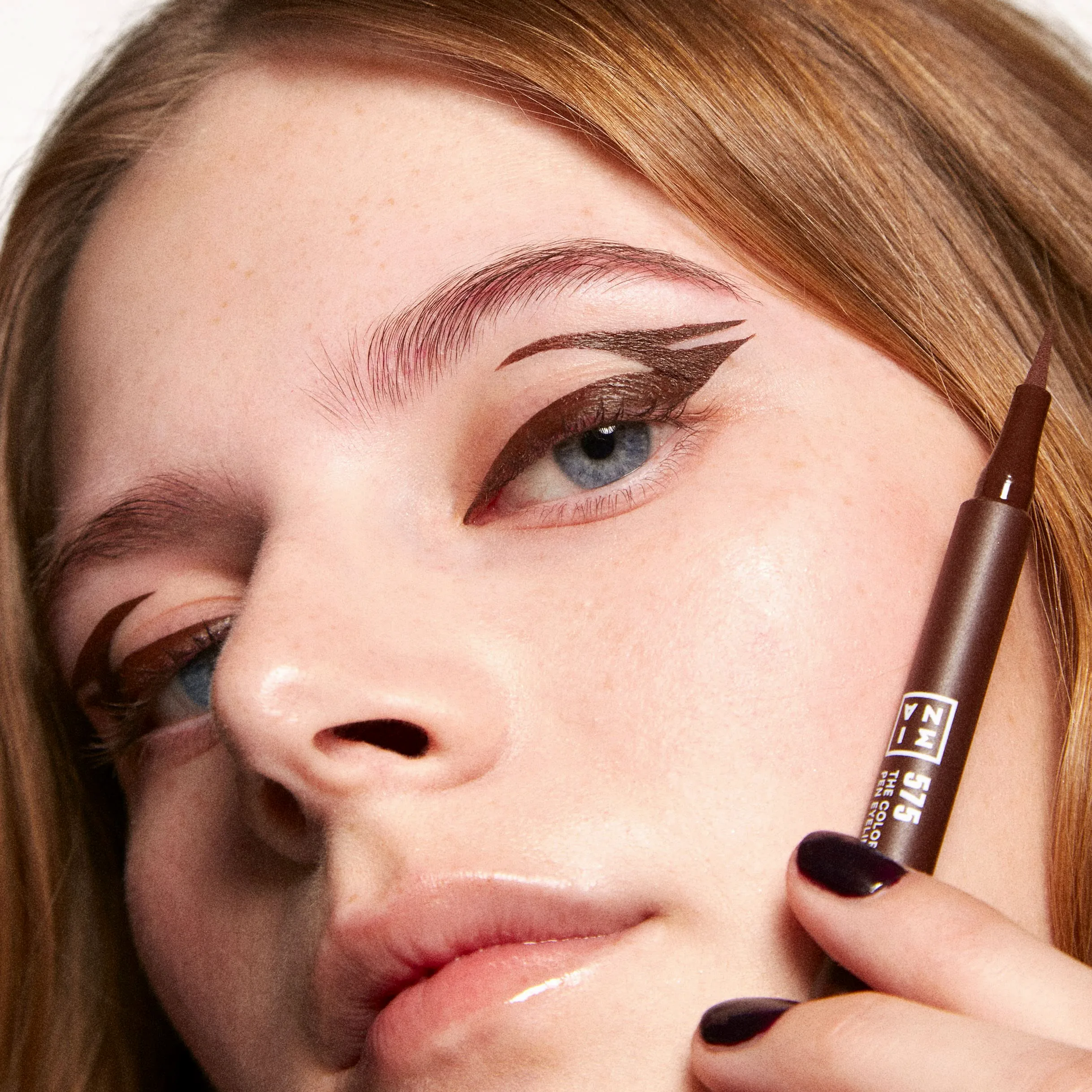 3INA MAKEUP - The Color Pen Eyeliner 575 + The 24h Level Up Mascara 900 + The 24h Pen Eyeliner 900 - Eyeliner Marrone Lunga Durata - Mascara Nero Ciglia Lunghe - Eyeliner Nero - Vegan - Cruelty Free